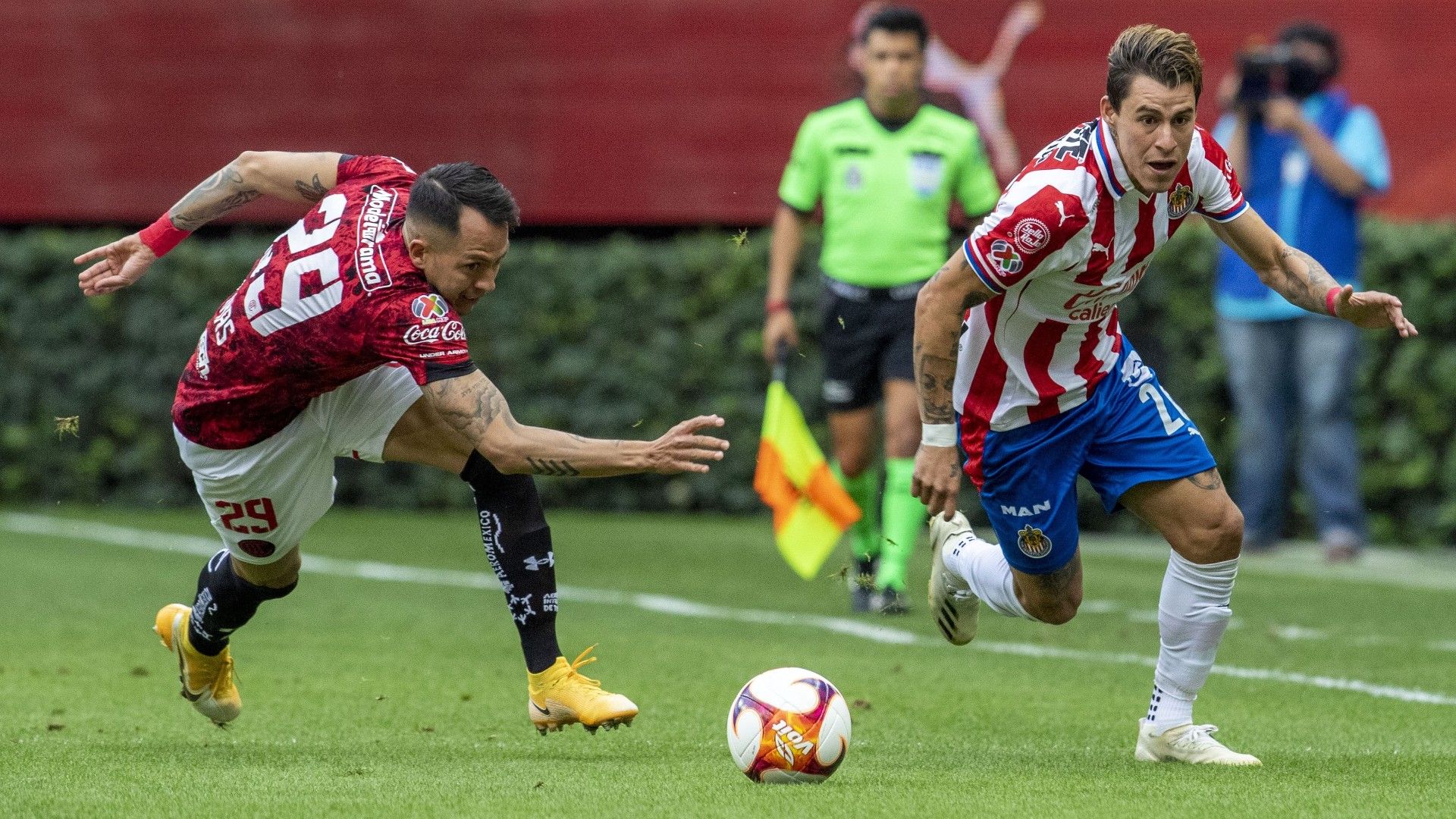 Cristian Calderón Rodrigo Salinas Chivas vs Toluca Guardianes 2021