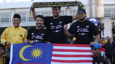 Vietnamese - Malaysian supporters | My Dinh Stadium | World Cup 2022 Qualification (AFC)