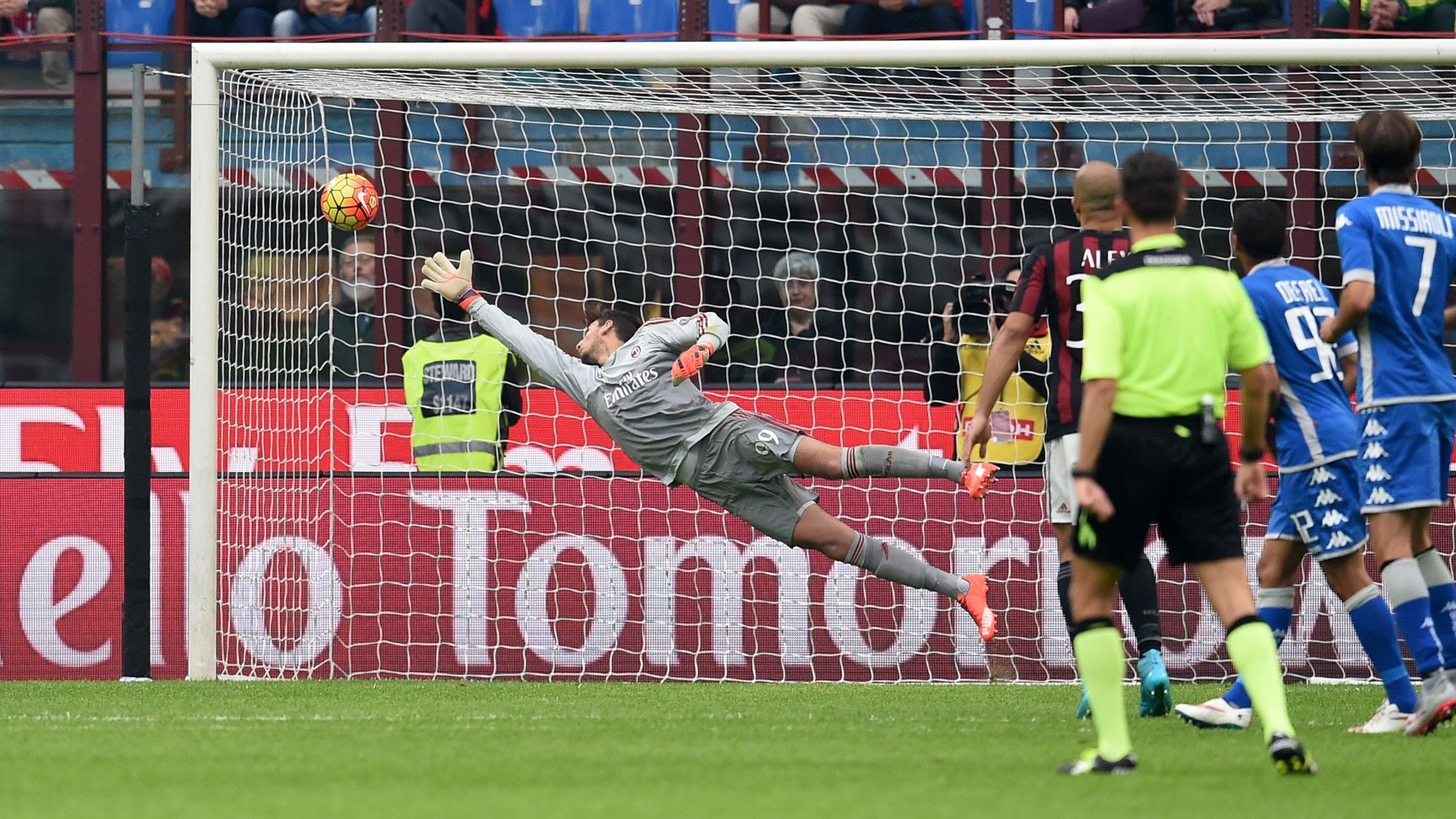 Gianluigi Donnarumma Milan Sassuolo 2015