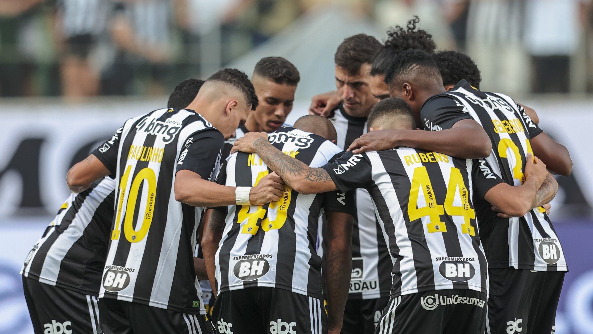 Jogadores do Atlético-MG antes de partida pelo Campeonato Mineiro, 2023