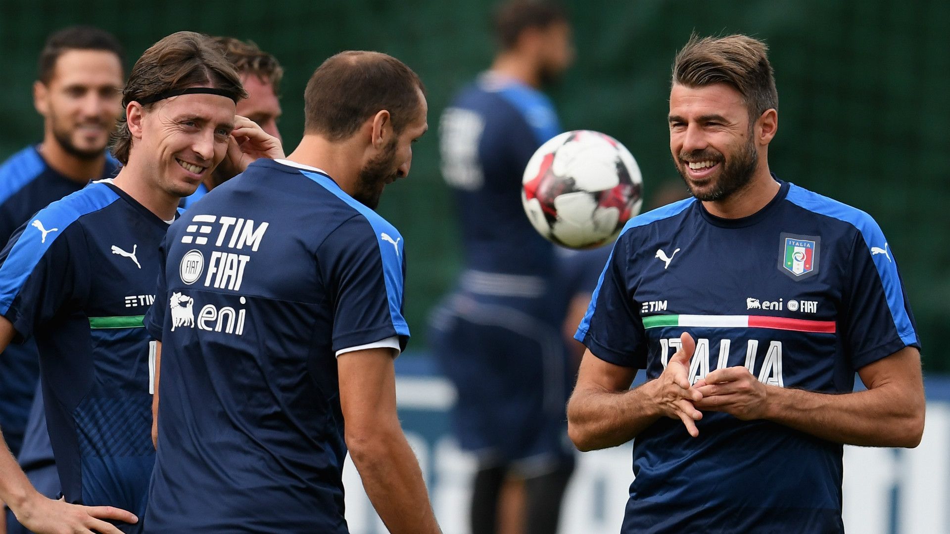 Italy Chiellini train