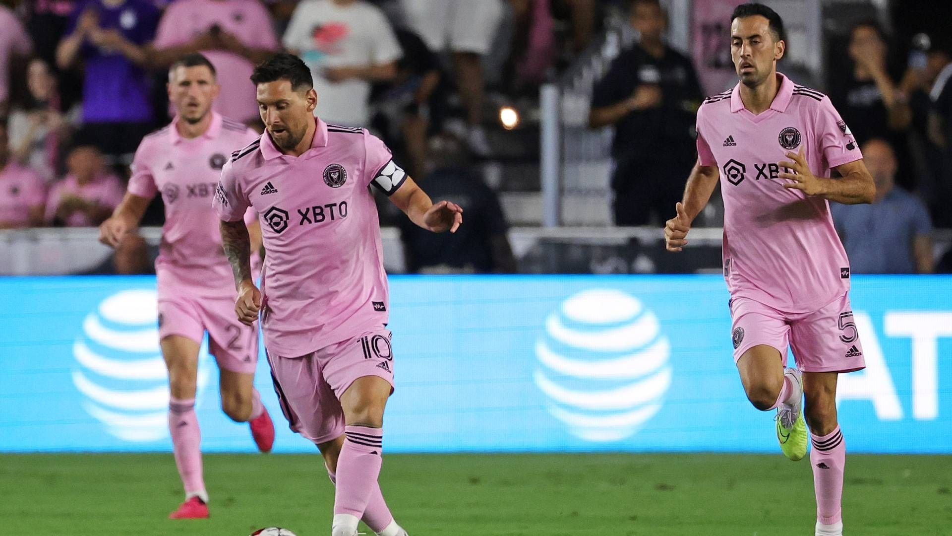 Футбольный клуб интер маями. Бускетс интер майами. Месси интер майами. Покажи интер майами. Лионель месси майами интер майами.