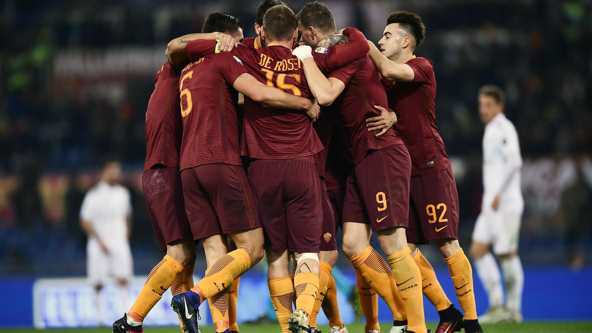 Roma celebrating vs Milan