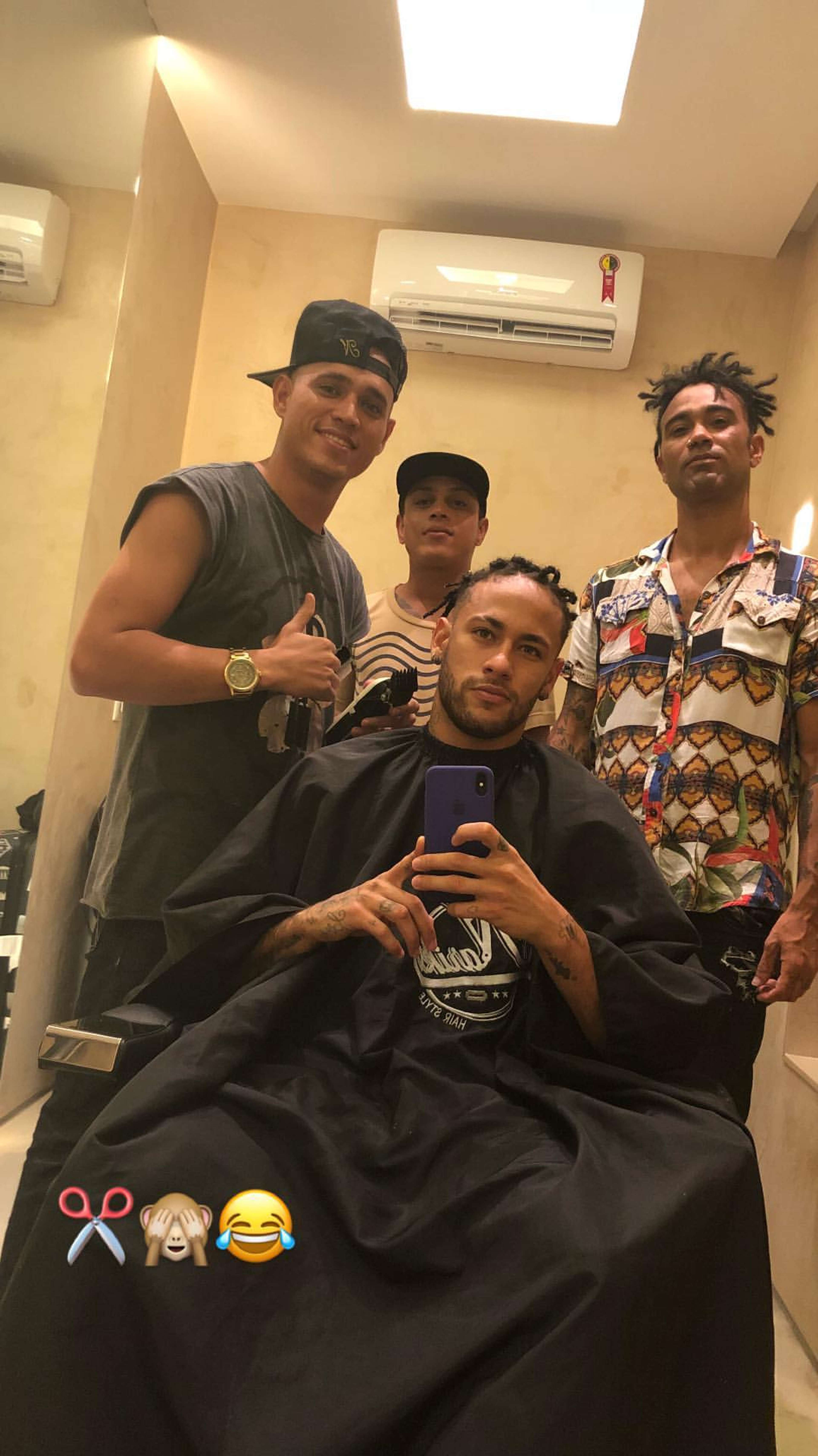 Neymar komplett - NO GALLERY