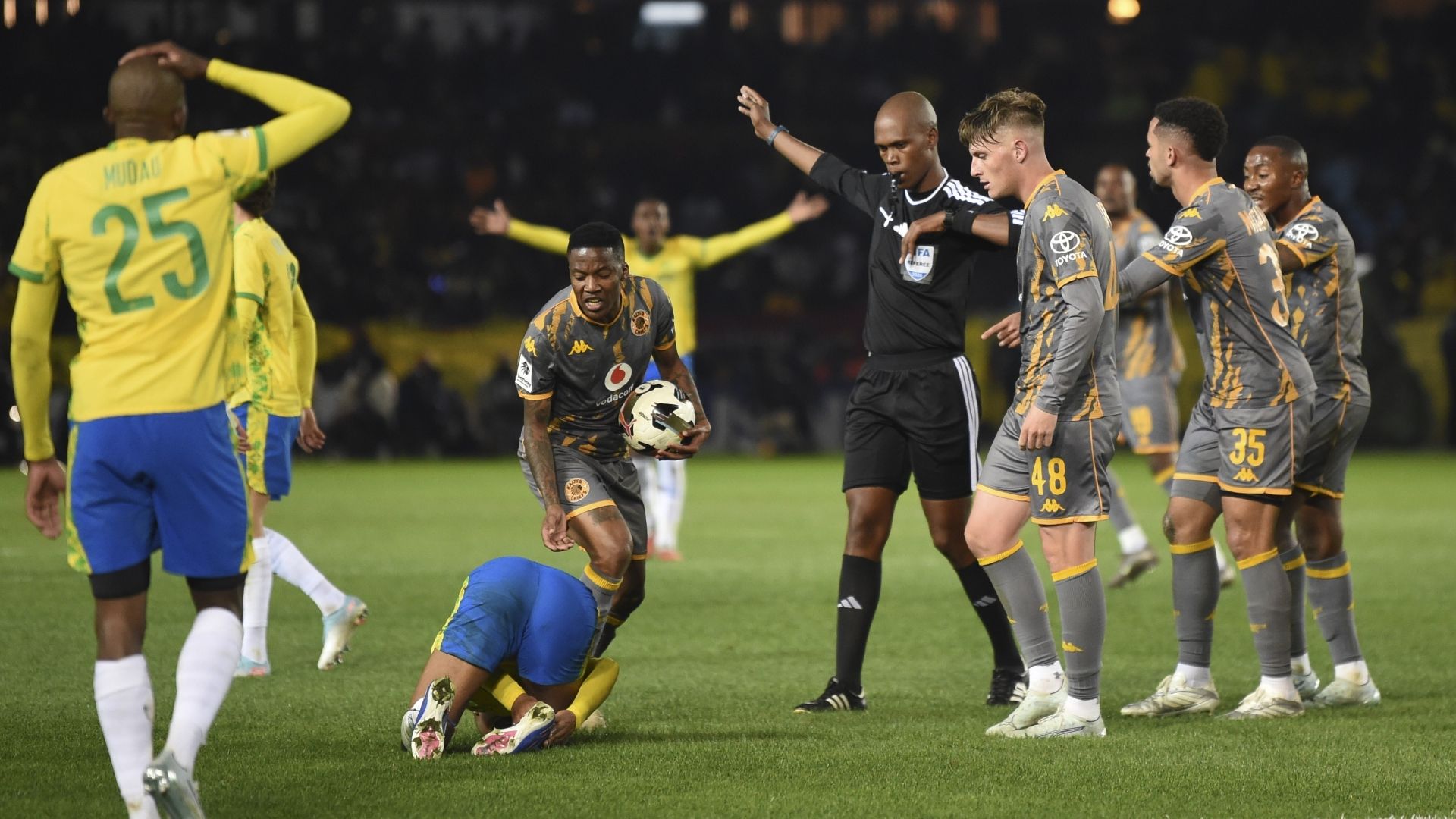 Referee Luxolo Badi Mamelodi Sundowns vs Kaizer Chiefs