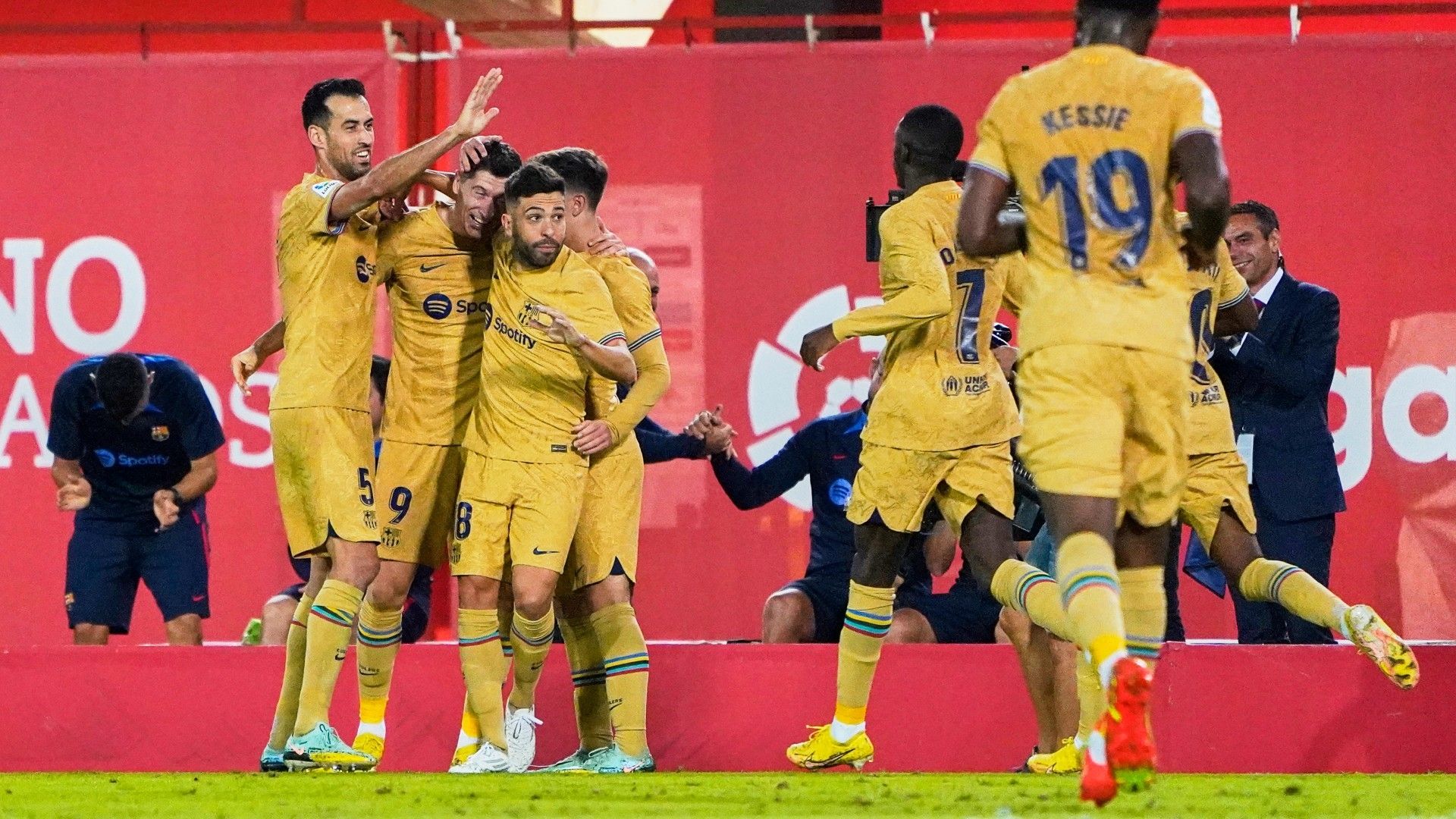 Barcelona celebrate 2022-23