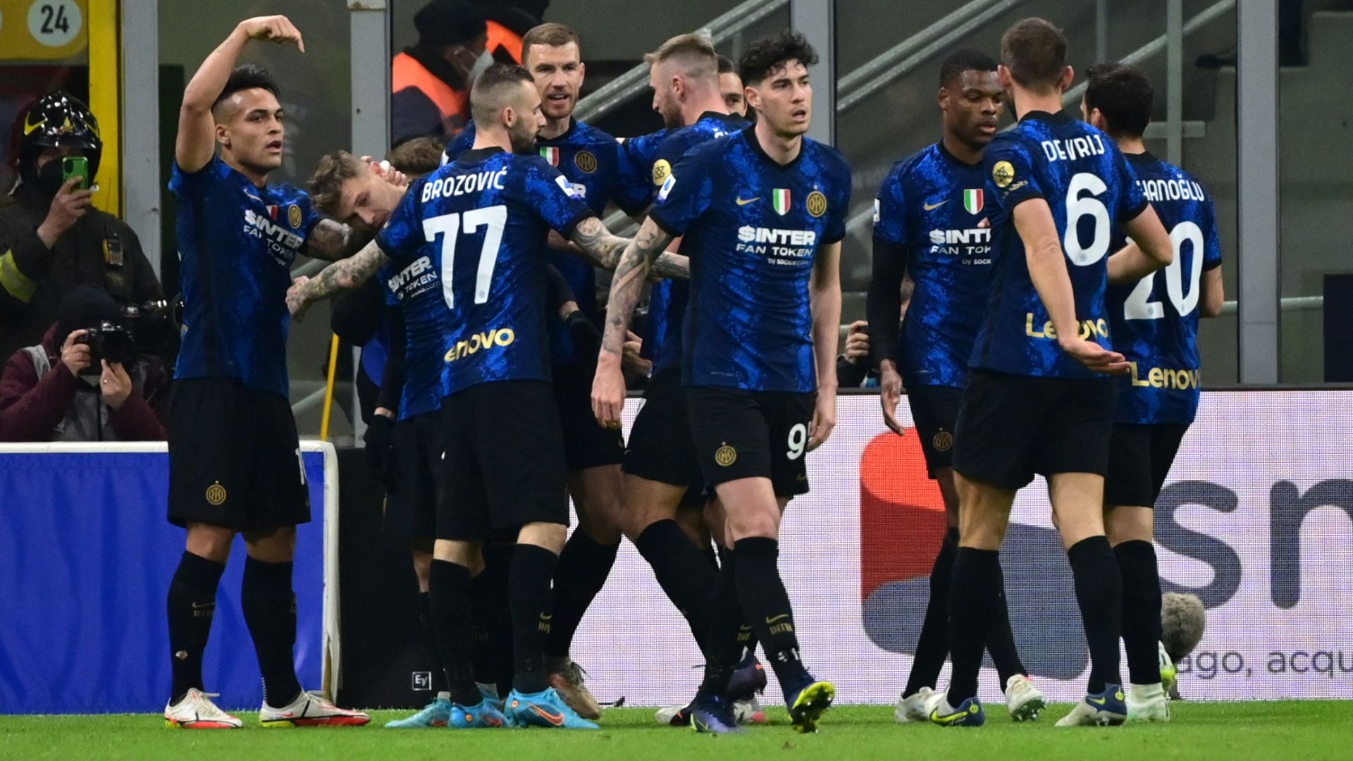 Inter celebrating Salernitana Serie A