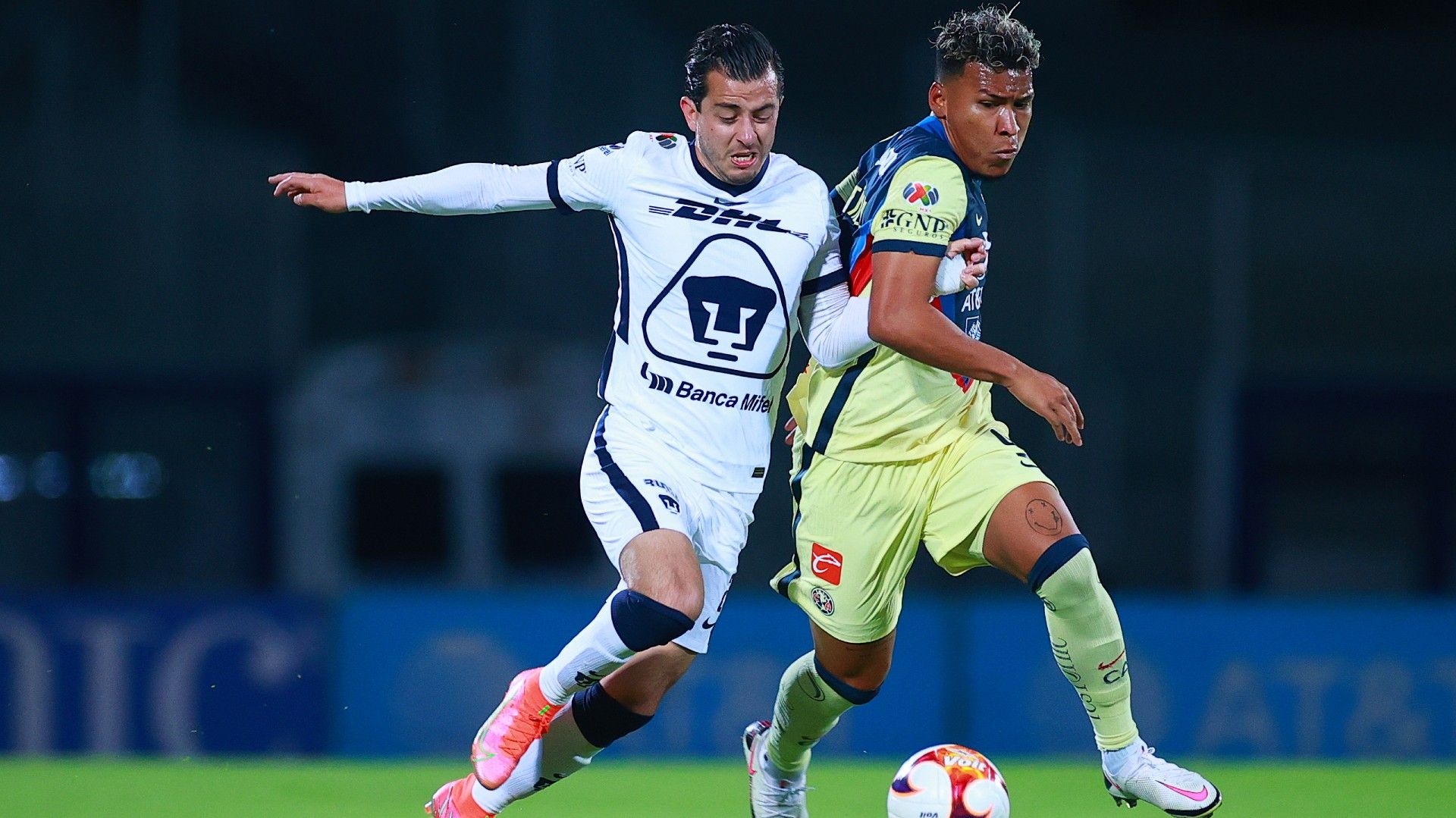 Pumas América Alan Mozo Roger Martínez
