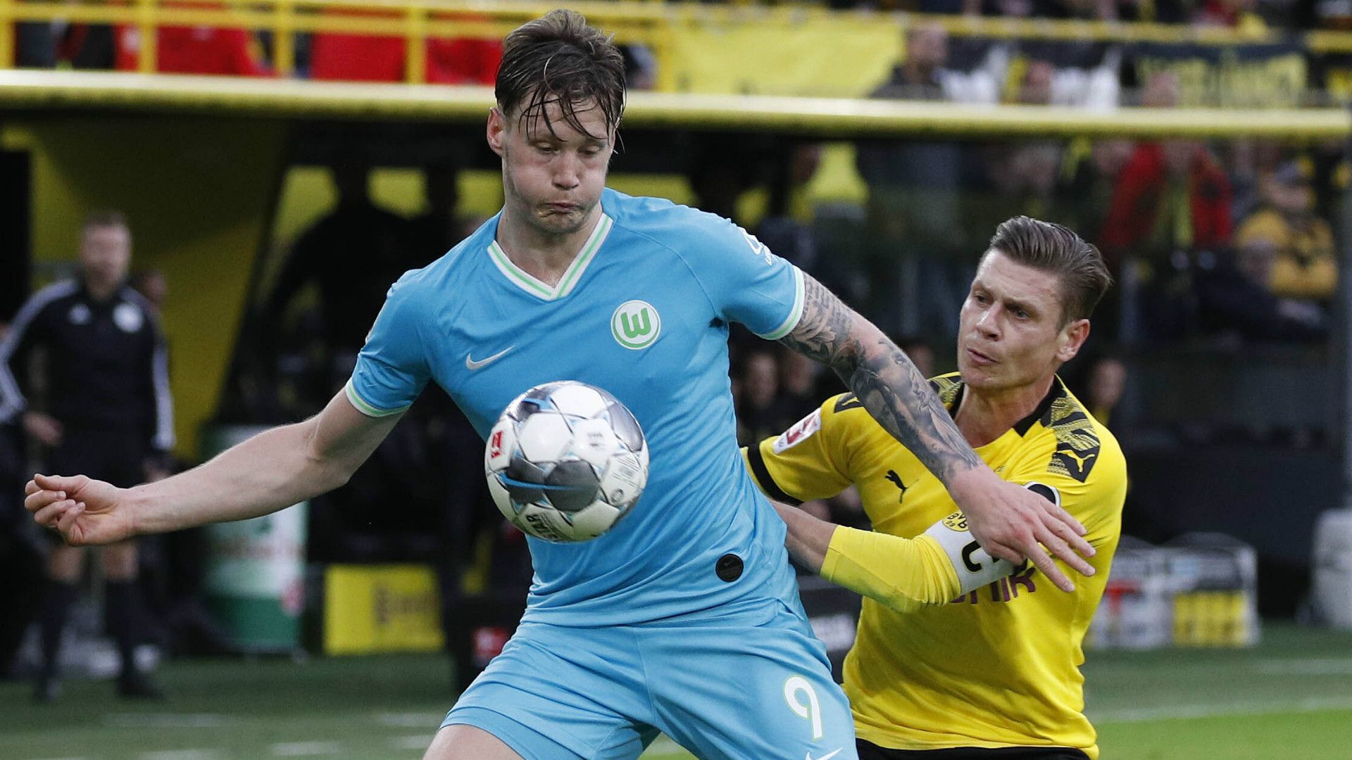 GERMANY ONLY: WOUT WEGHORST WOLFSBURG LUKASZ PISZCZEK BORUSSIA DORTMUND BUNDESLIGA 02112019