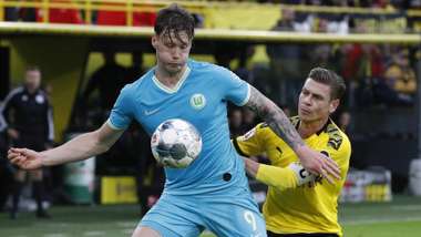GERMANY ONLY: WOUT WEGHORST WOLFSBURG LUKASZ PISZCZEK BORUSSIA DORTMUND BUNDESLIGA 02112019