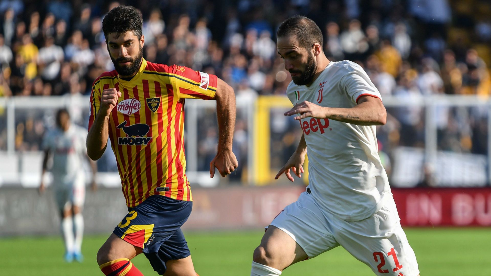 Luca Rossettini Gonzalo Higuain Lecce Juventus