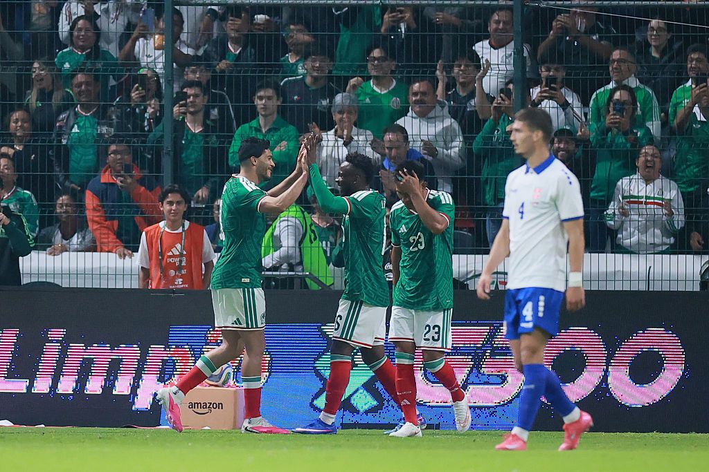 Raul Jimenez and Julian Quiñones, Mexico