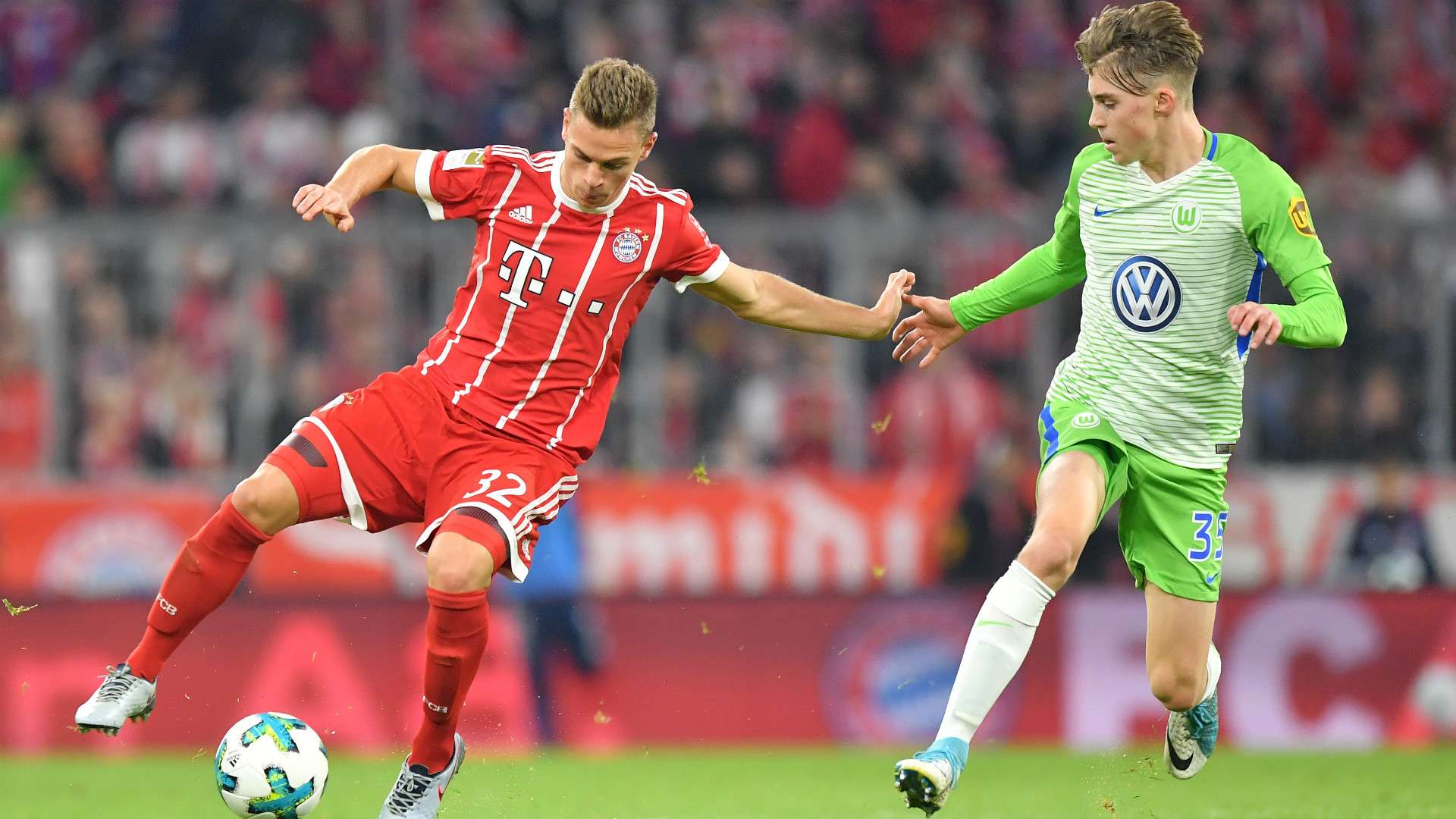 JOSHUA KIMMICH BAYERN MÜNCHEN GIAN-LUCA ITTER WOLFSBURG GERMAN BUNDESLIGA 22092017