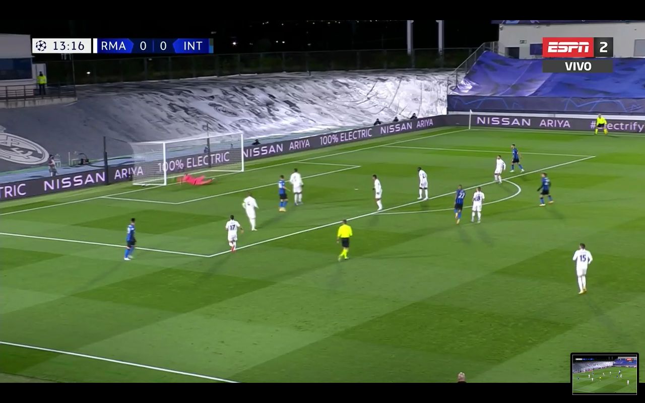 Remate Arturo Vidal Inter Real Madrid