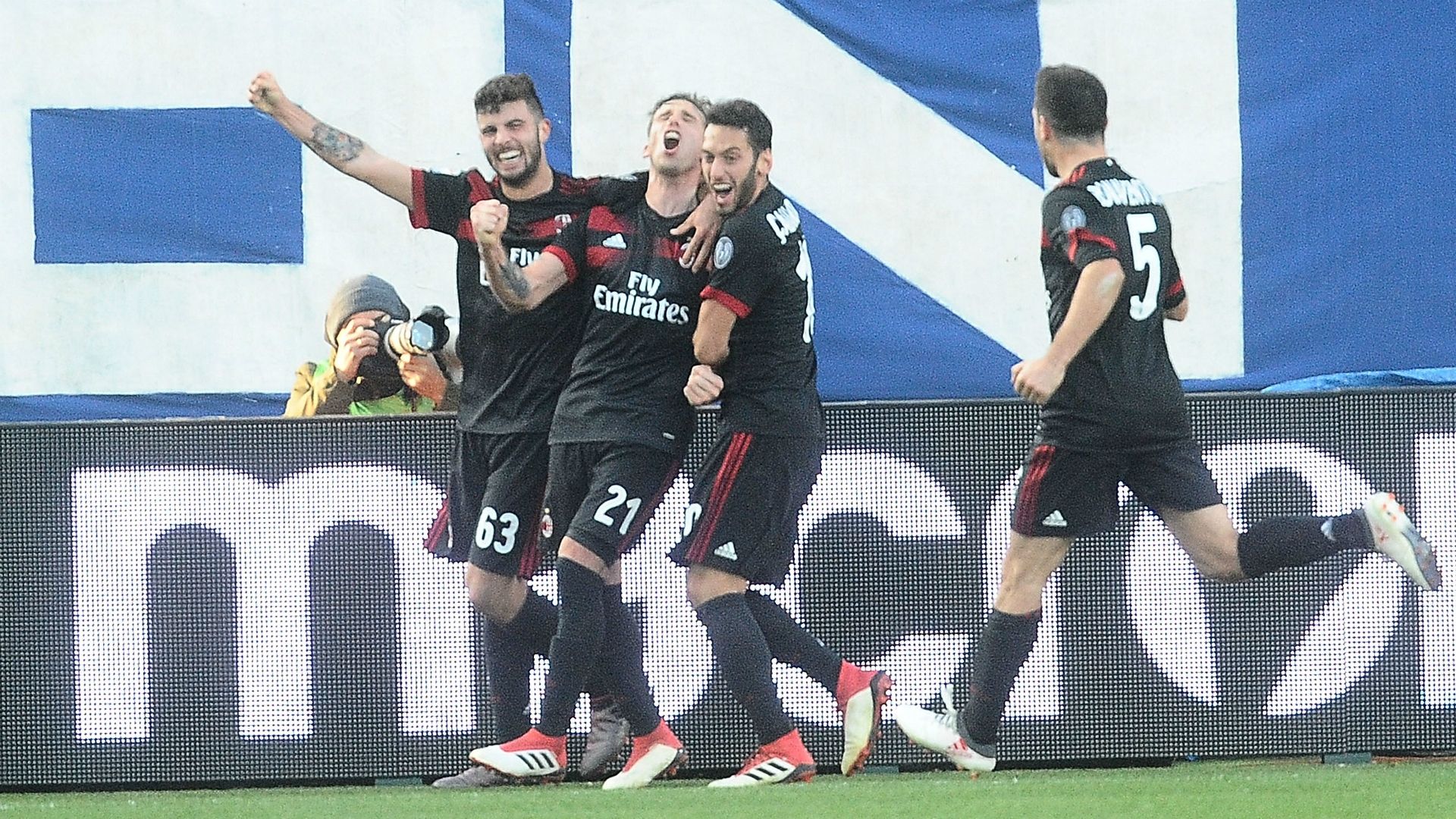 Milan celebrating SPAL Milan Serie A