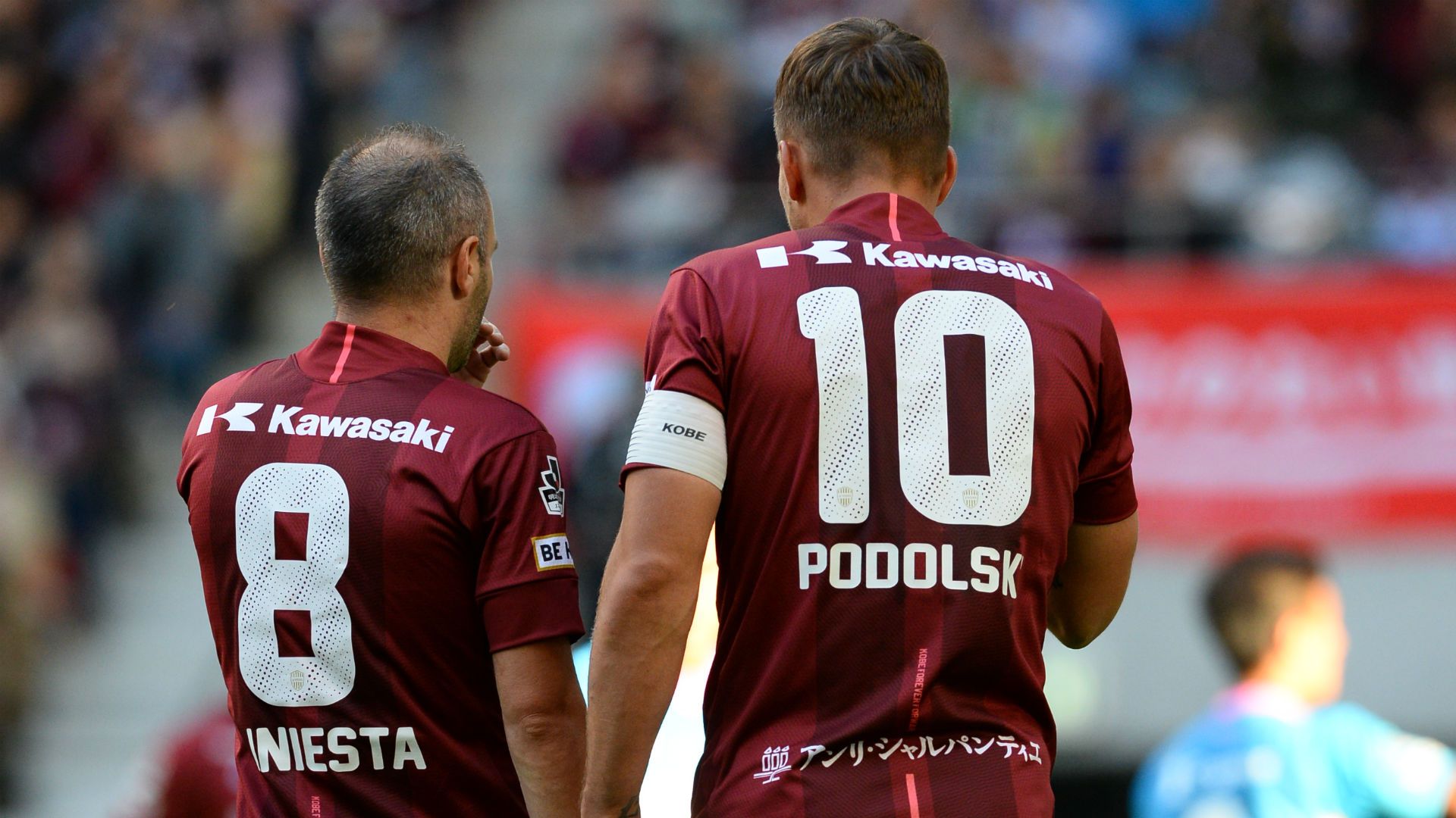 2018-11-21-iniesta-podolski