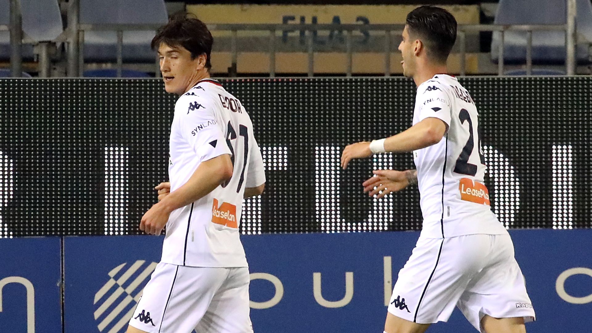 Shomurodov Melegoni celebrating Cagliari Genoa