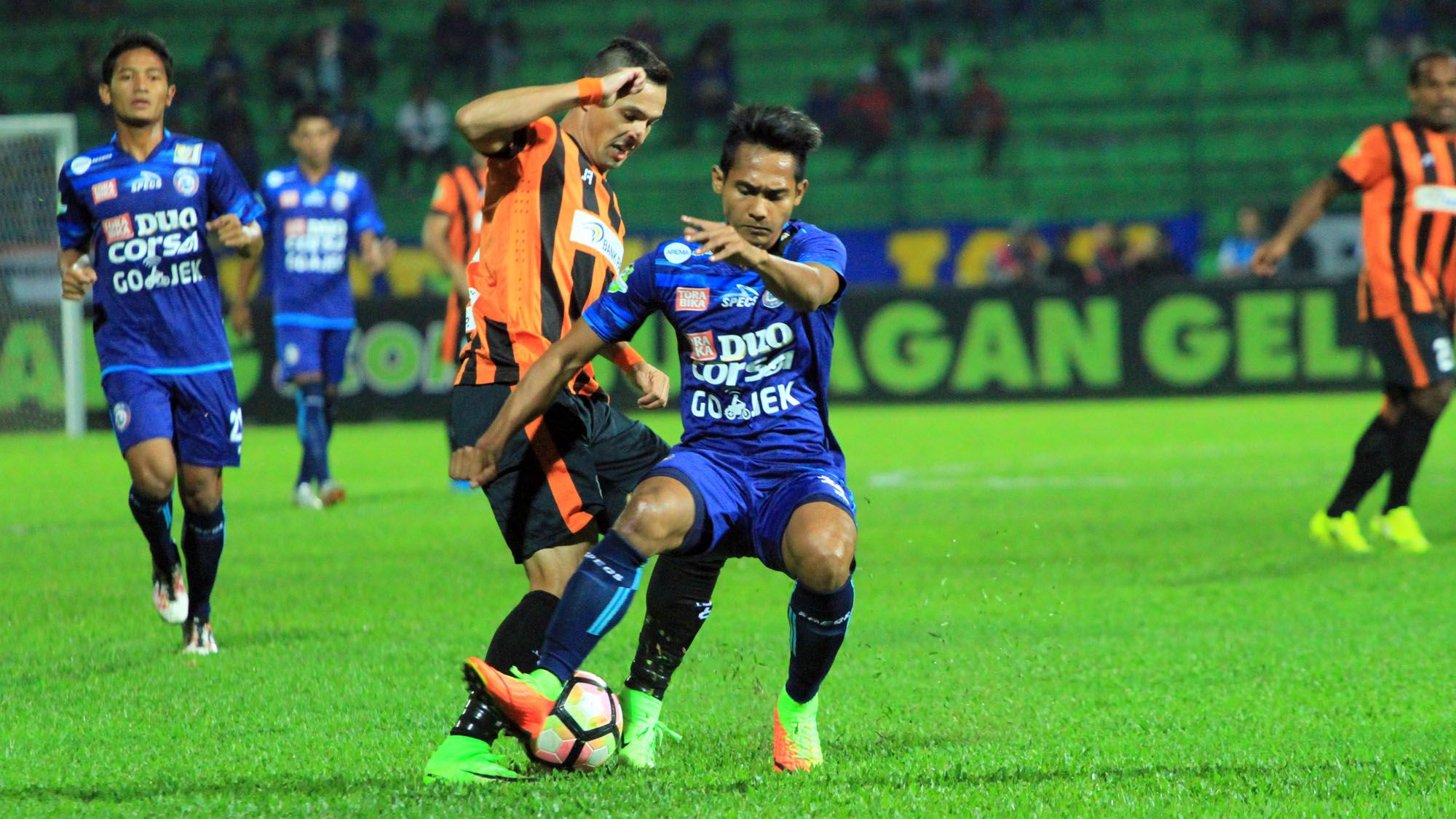 Hendroa Siswanto - Arema FC & Silvio Escobar - Perseru