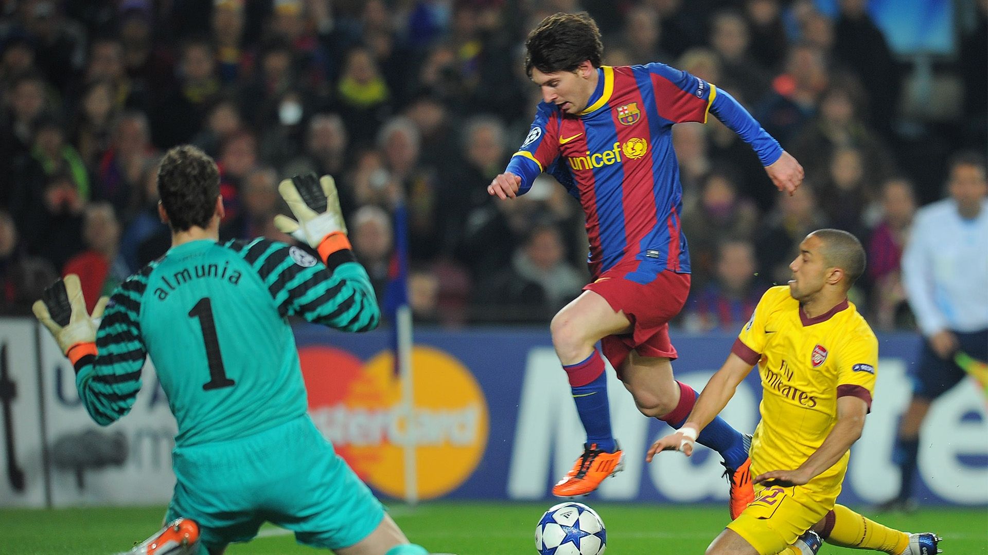 Messi scores against Arsenal