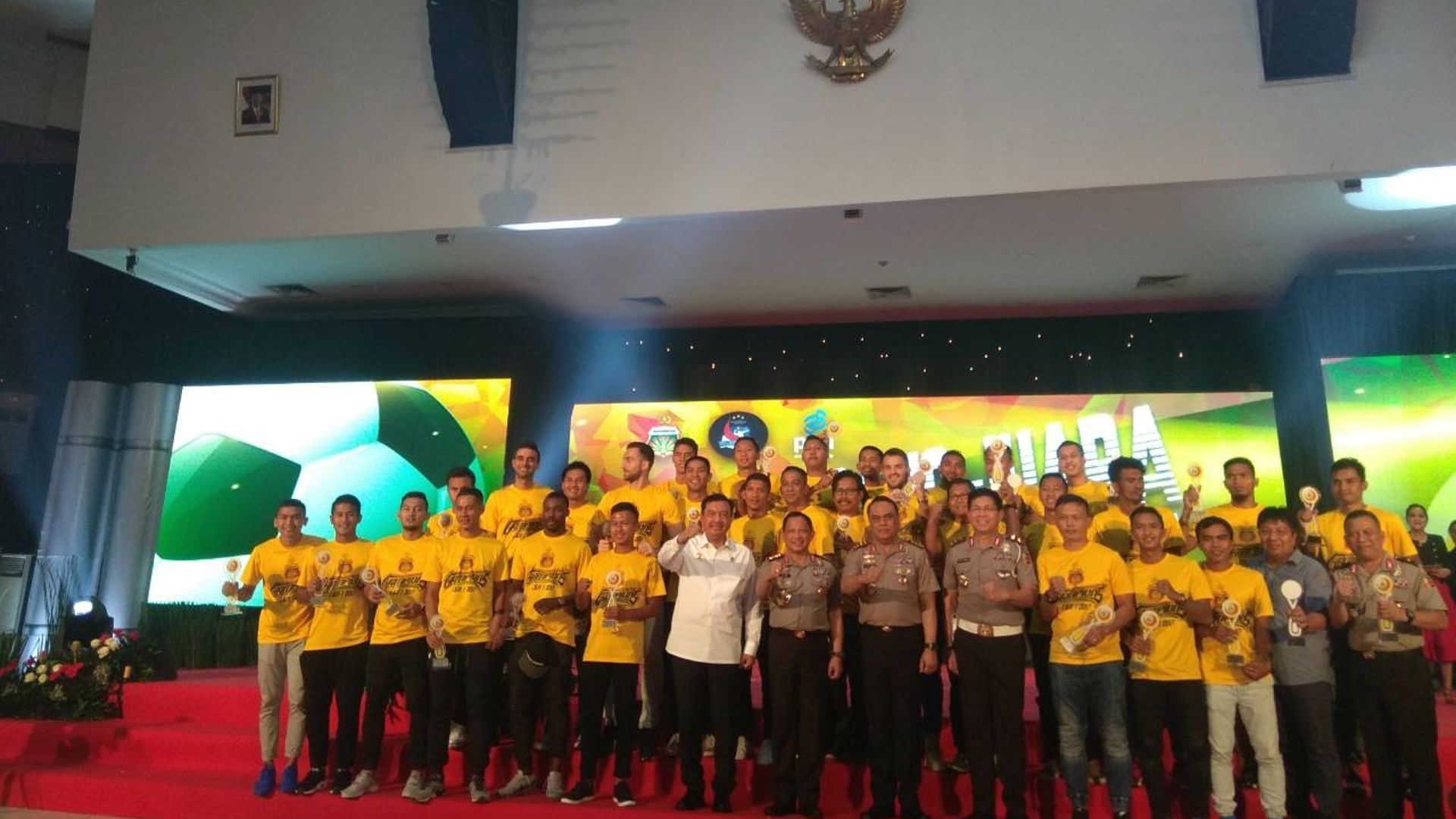 Pemberian Penghargaan Untuk Bhayangkara FC dari Kapolri