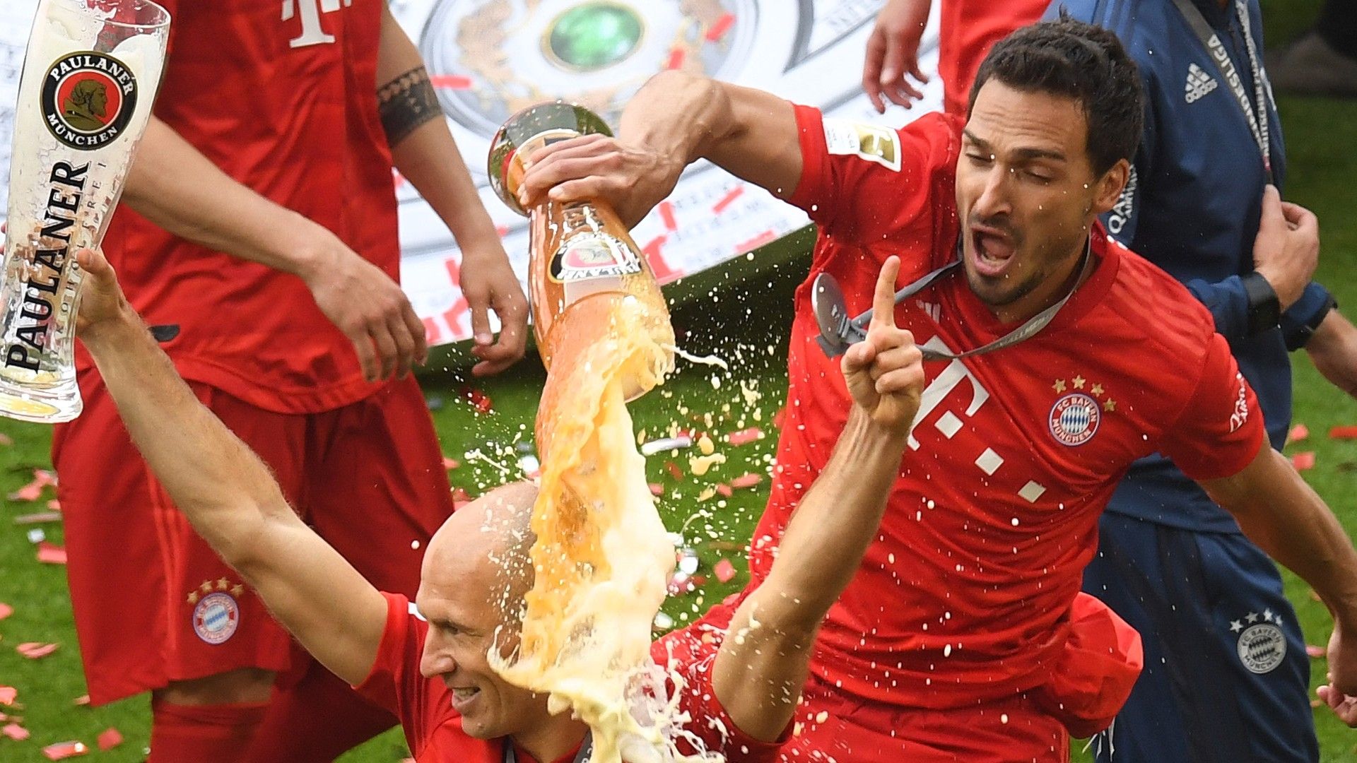 Mats Hummels Bayern beer