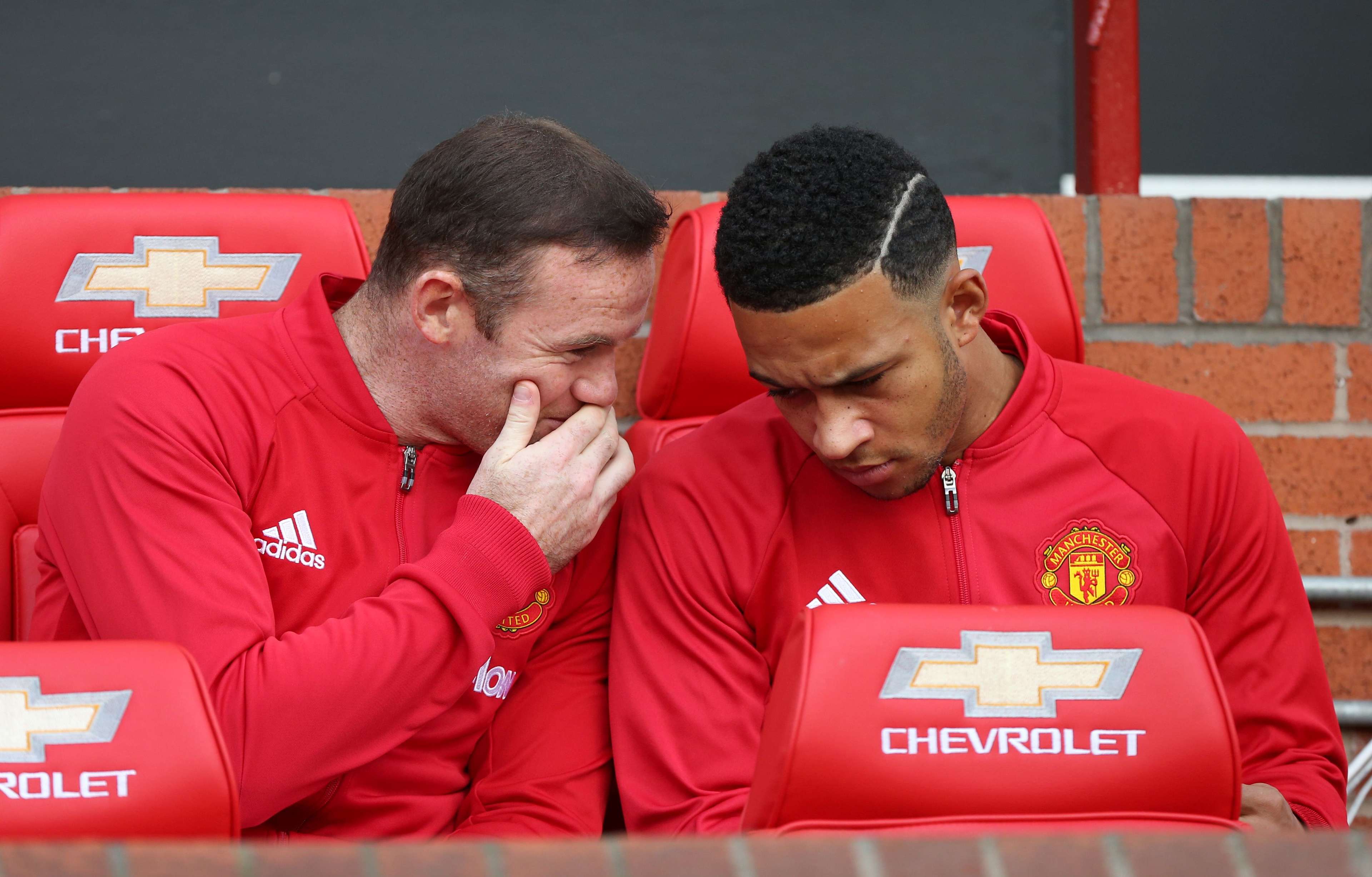 Memphis Depay in substitute bench