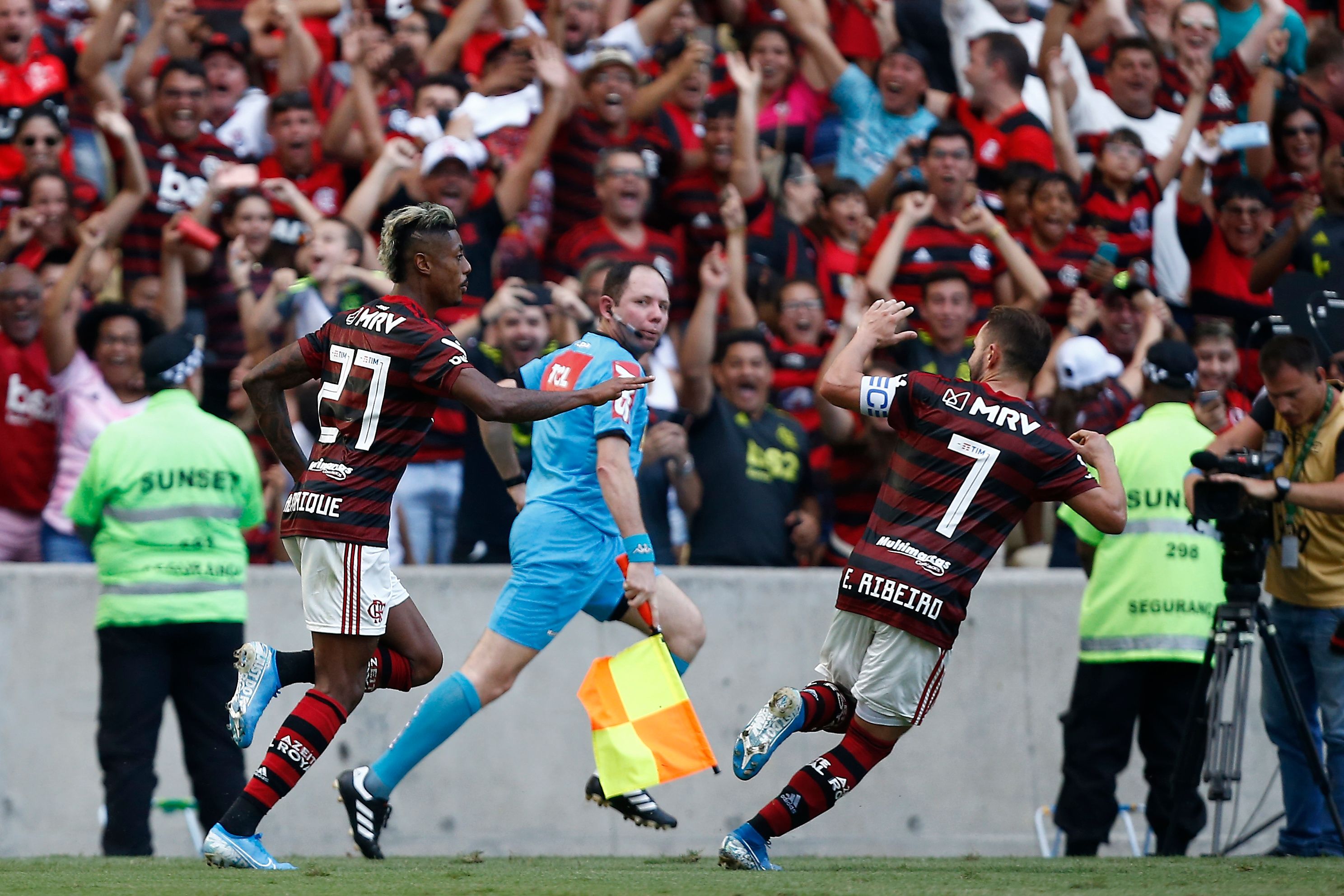 Bruno Henrique comemora gol em Flamengo x Corinthians