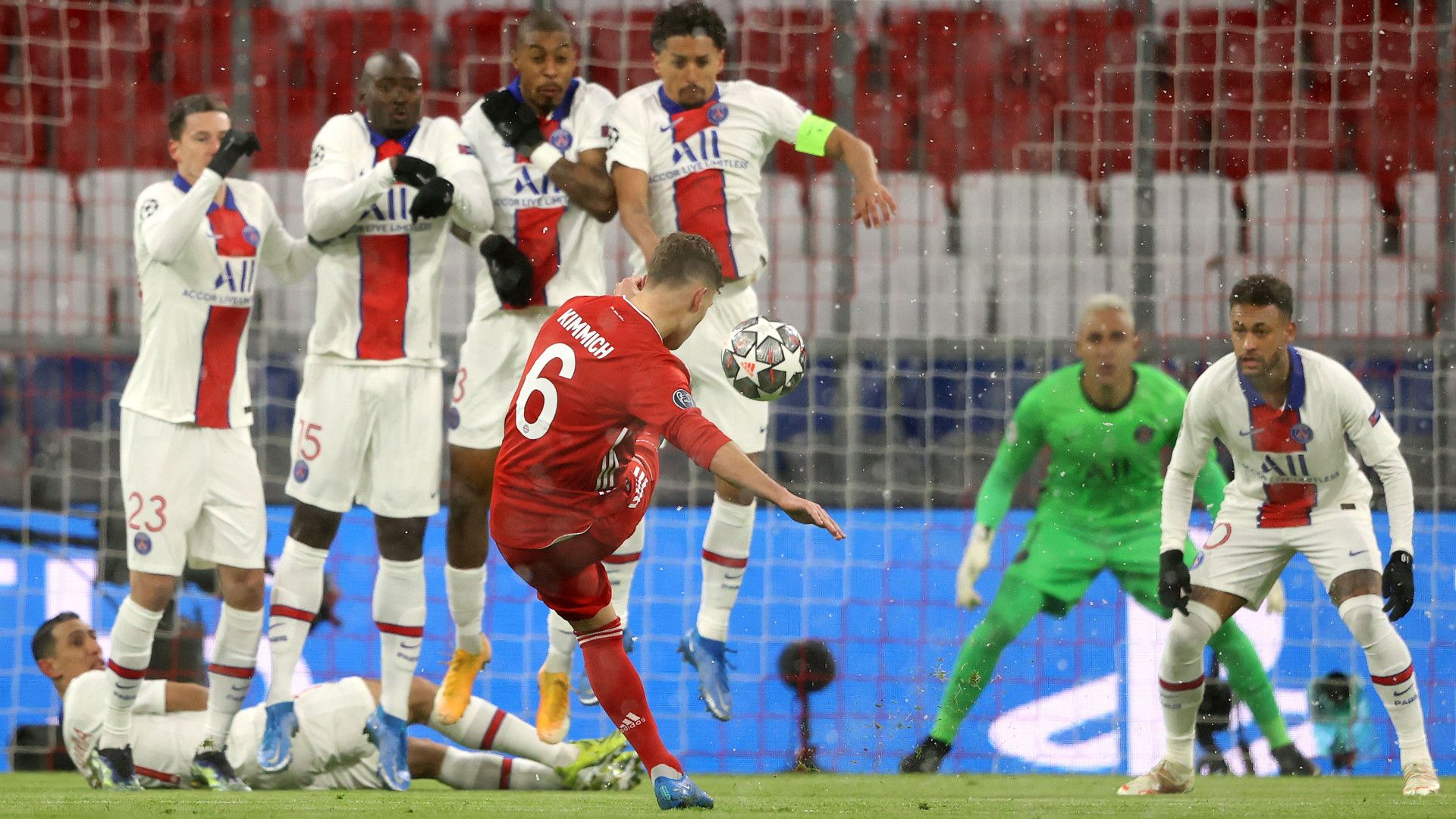 Kimmich PSG Freistoß Champions League