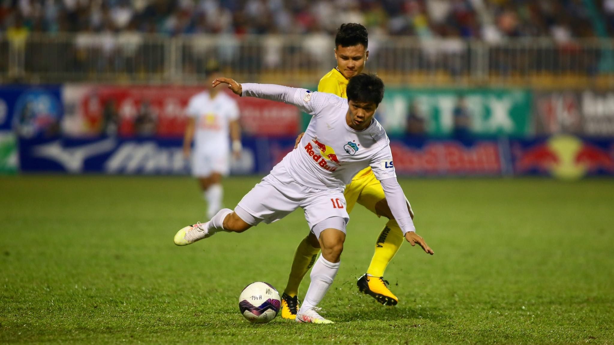 Nguyen Cong Phuong Nguyen Quang Hai Hoang Anh Gia Lai HAGL vs Ha Noi FC