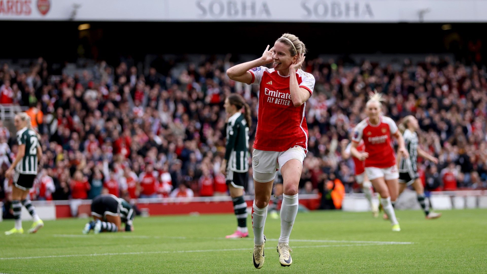 Cloe Lacasse Arsenal Man Utd