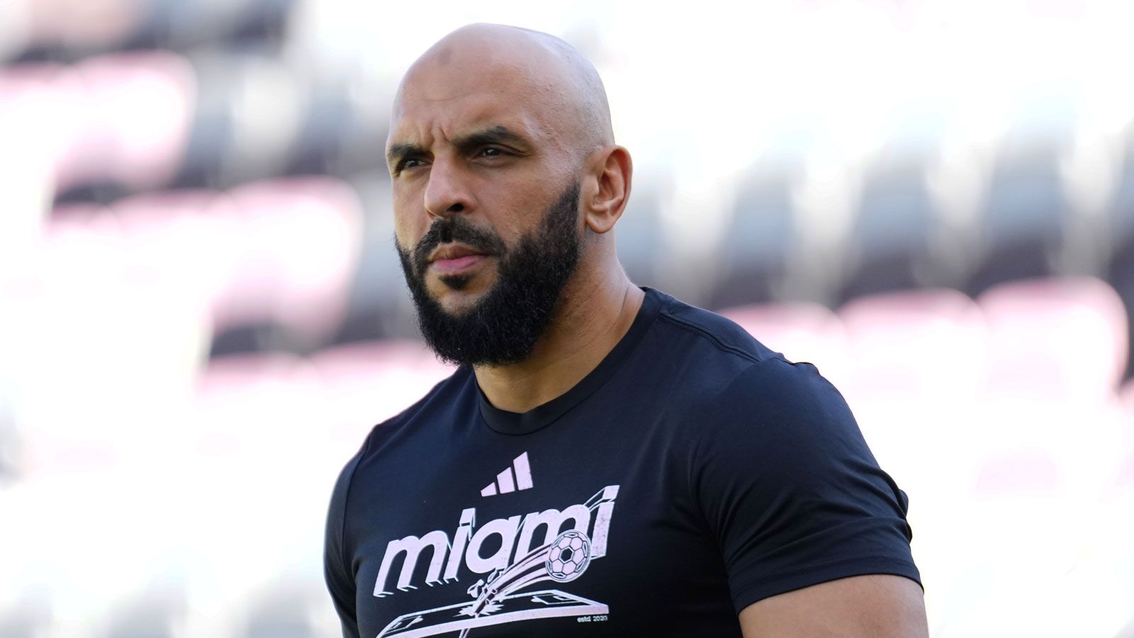 VIDEO: Lionel Messi's bodyguard Yassine Cheuko shows off INSANE takedown skills in 1v1 challenge against YouTube footballer | Goal.com UK