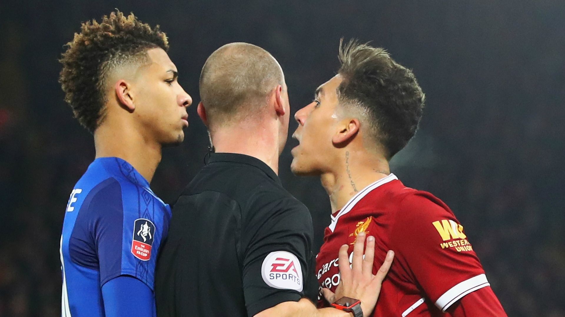 Mason Holgate Roberto Firmino Everton Liverpool