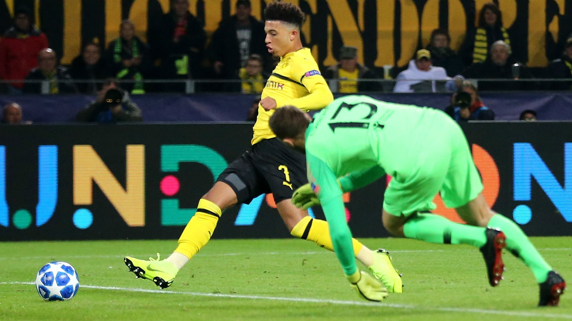 JADON SANCHO BORUSSIA DORTMUND UEFA CHAMPIONS LEAGUE 2410218