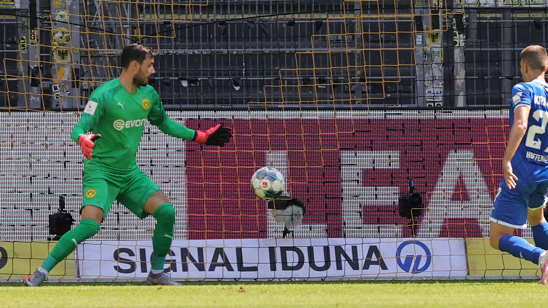 GER ONLY Roman Bürki Dortmund 2020