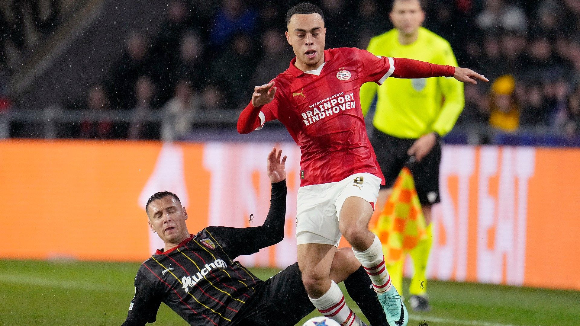 Sergino Dest PSV under pressure