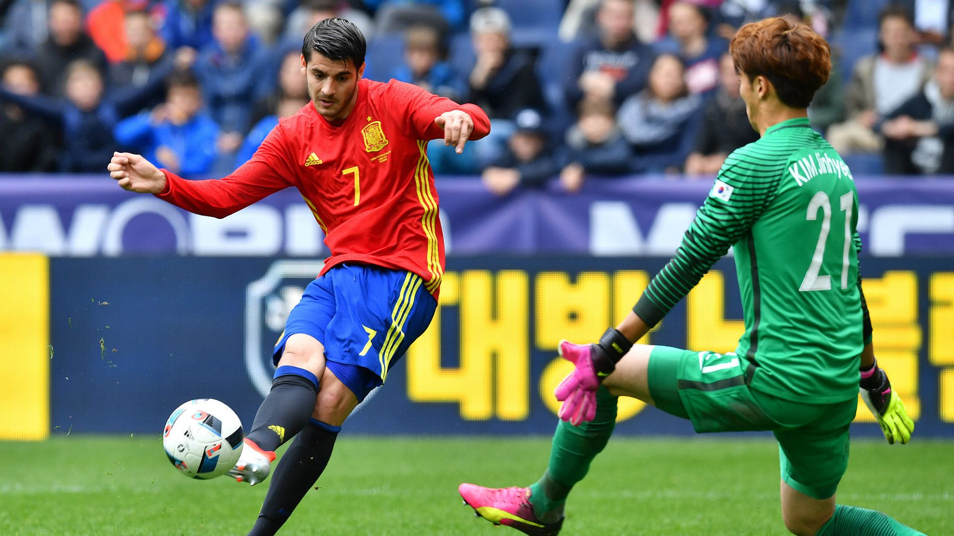 Alvaro Morata Kim Jin-Hyeon Spain Korea Friendly 01062016