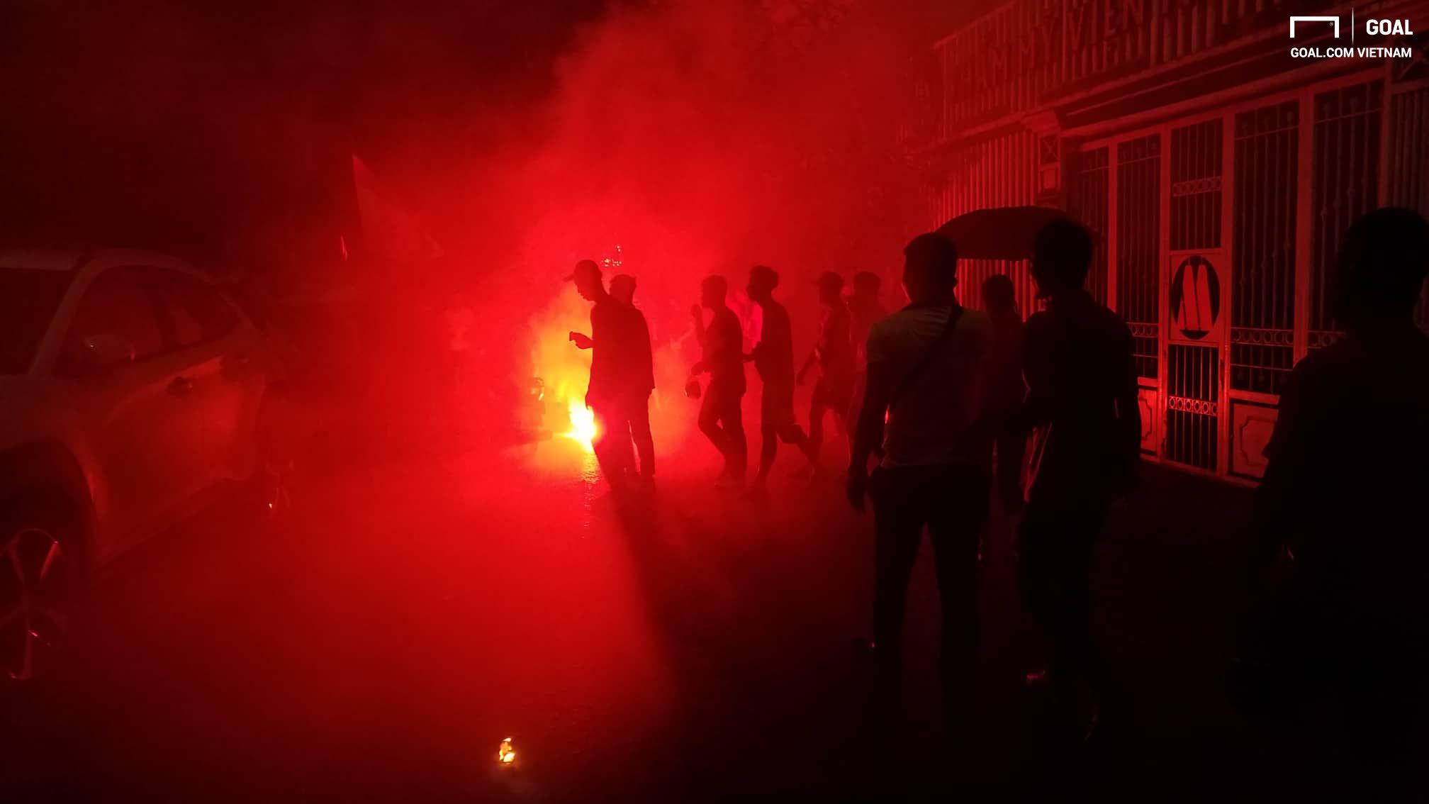 Ha Noi Hai Phong red flare V.League 2019