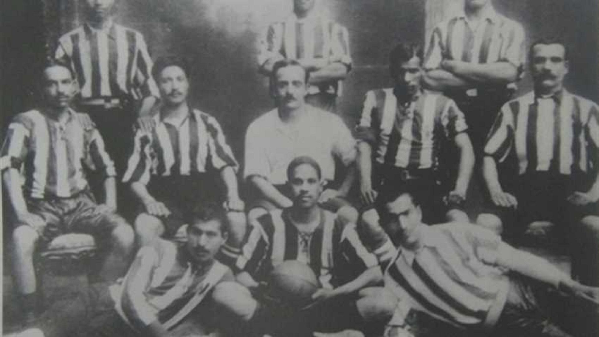 قميص النادي الأهلي