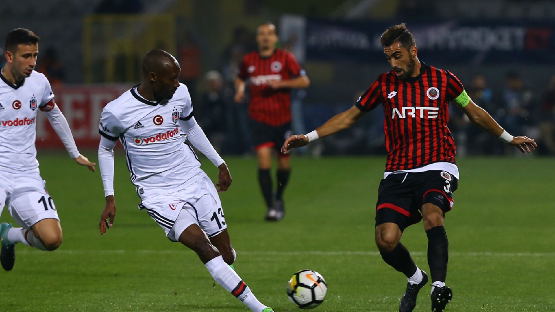 Atiba Hutchinson Genclerbirligi Besiktas 10132017
