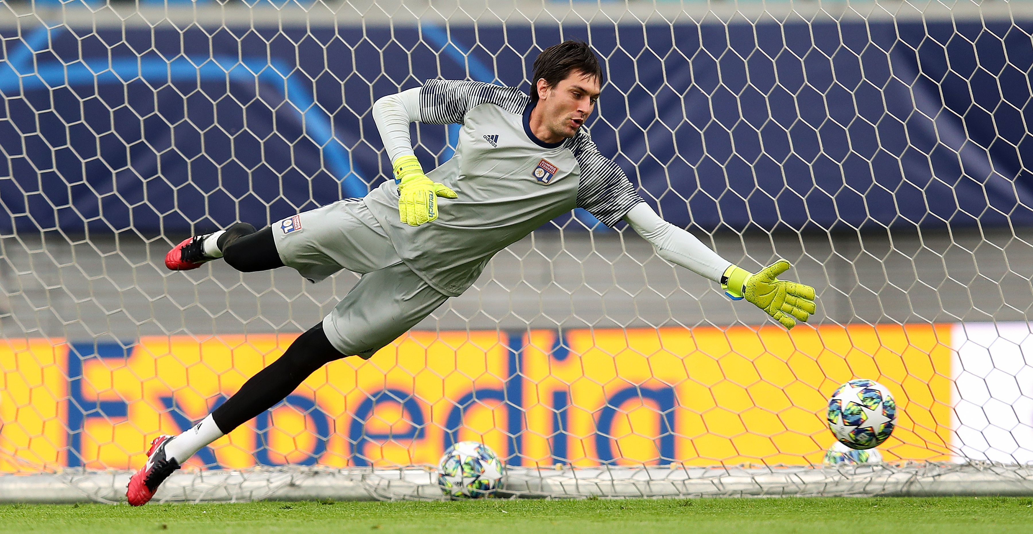 Cyprian Tatarusanu Lyon