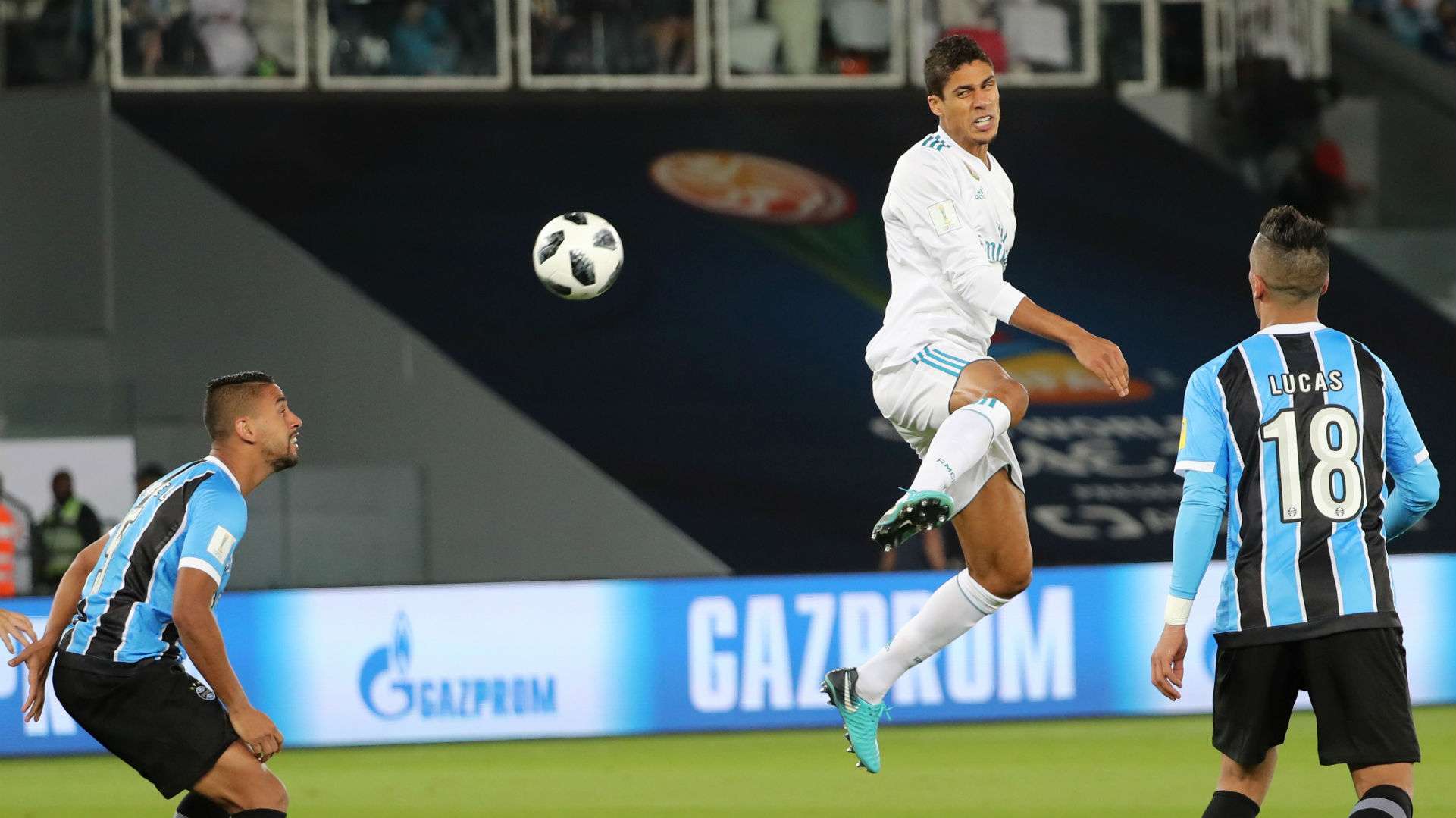 161217 Real Madrid Gremio Raphael Varane Michel Lucas Barrios