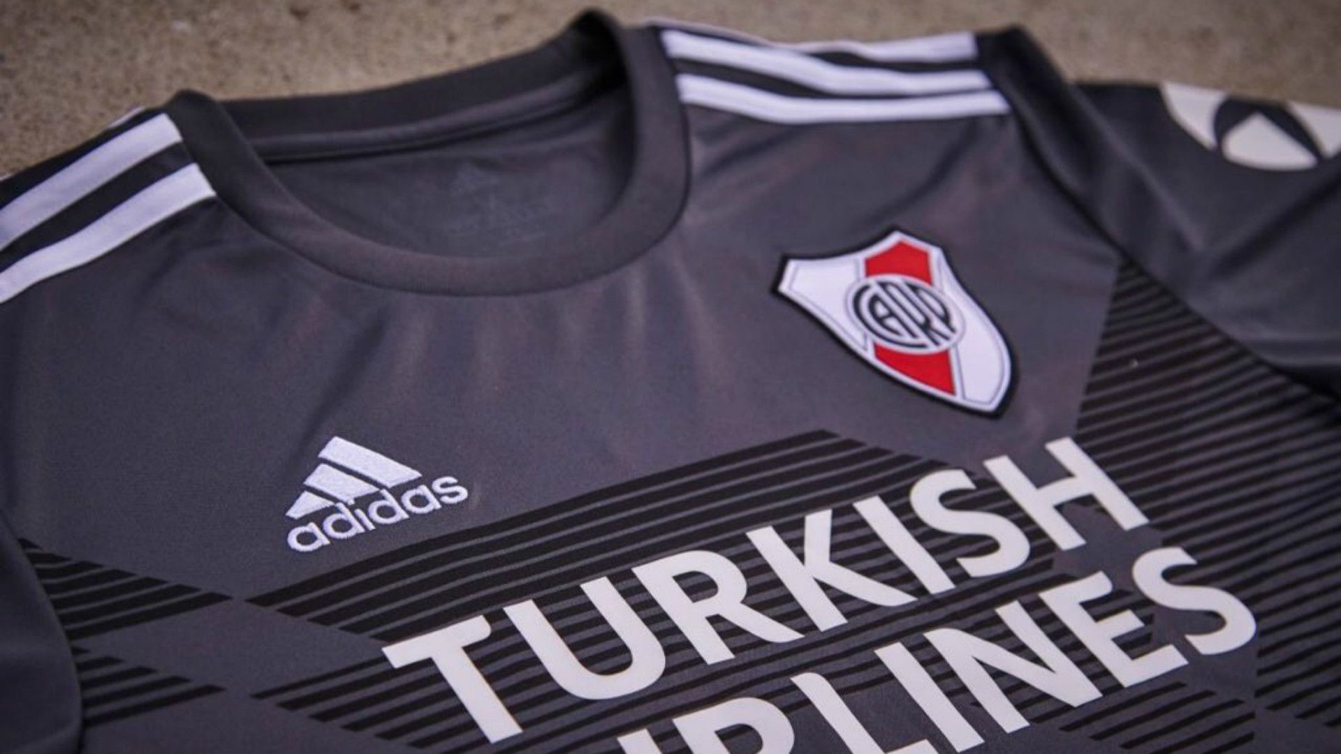 Camiseta Alternativa River 70 años 2019
