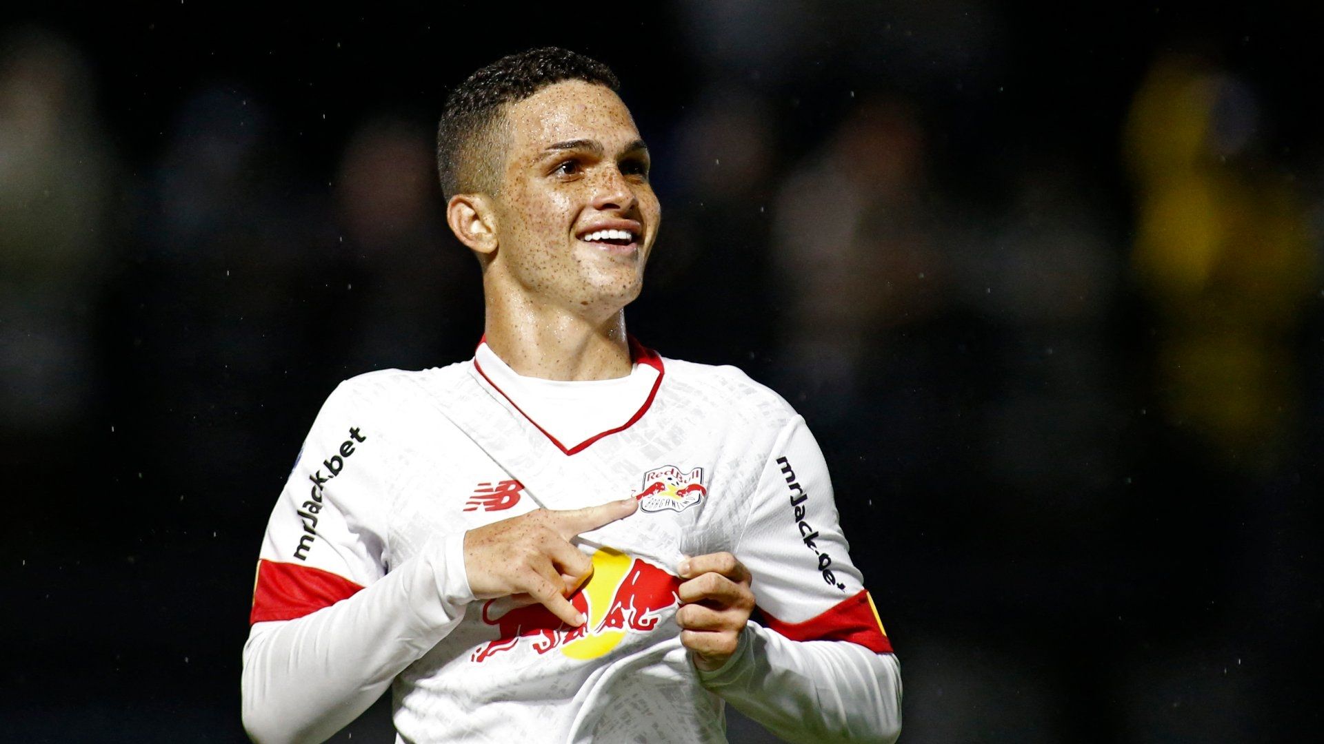 Gustavinho, jogador do Red Bull Bragantino, comemora em jogo da Copa Sul-Americana 2023