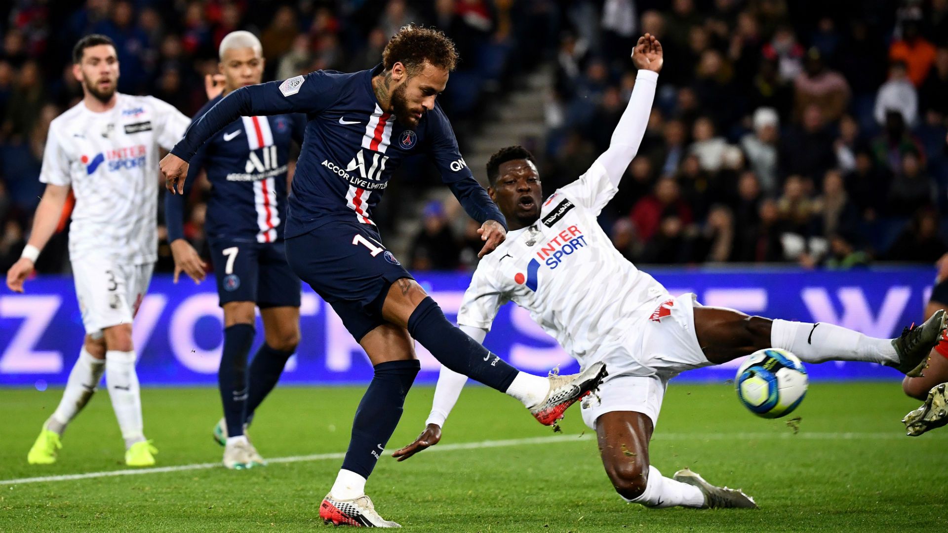 Eddy Gnahore tackles PSG's  Neymar