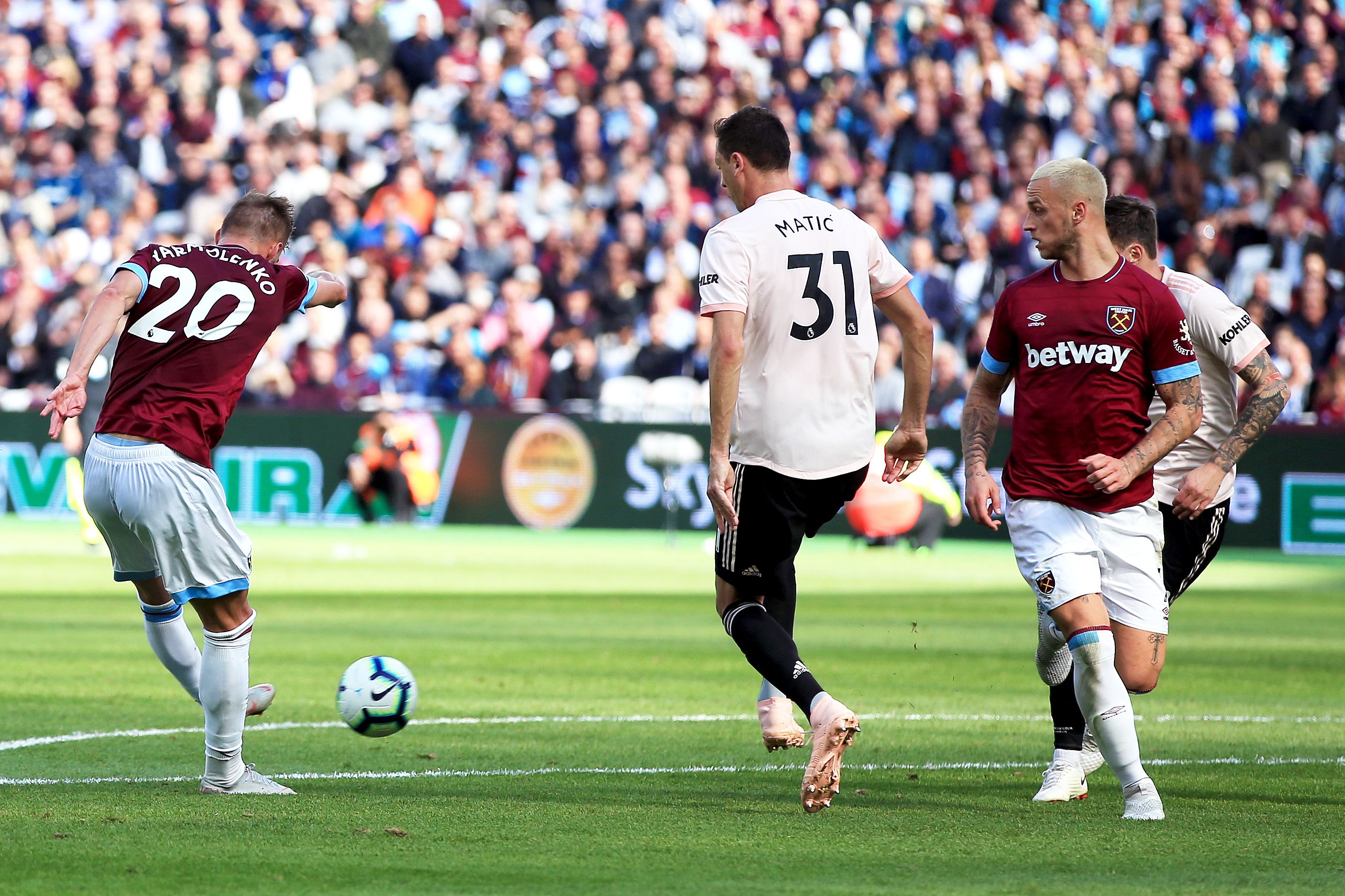 Andriy Yarmolenko West Ham United Manchester United Premier League 29092018