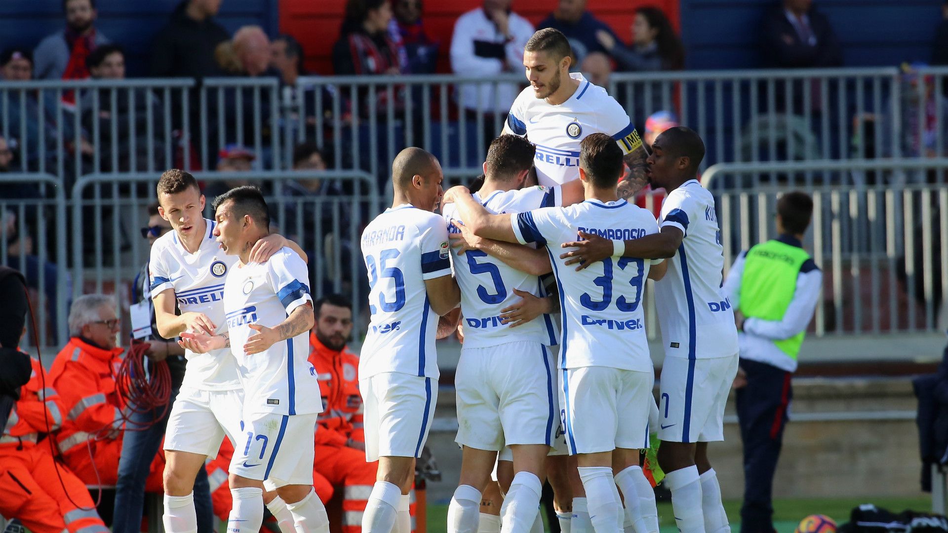 Inter celebrating vs Cagliari Serie A