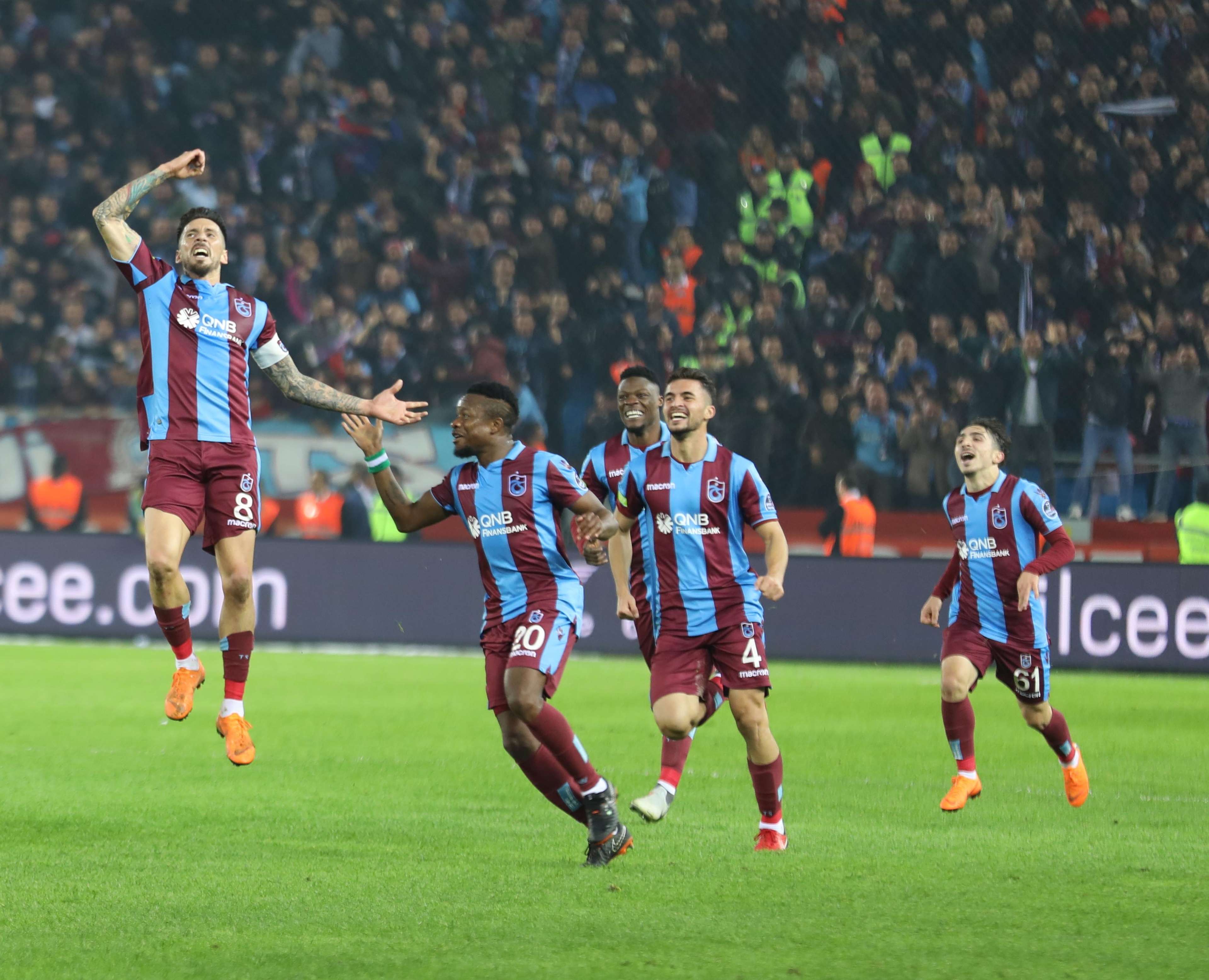 Jose Sosa Goal Celebration Trabzonspor Fenerbahce Turkish Super League 11/25/18