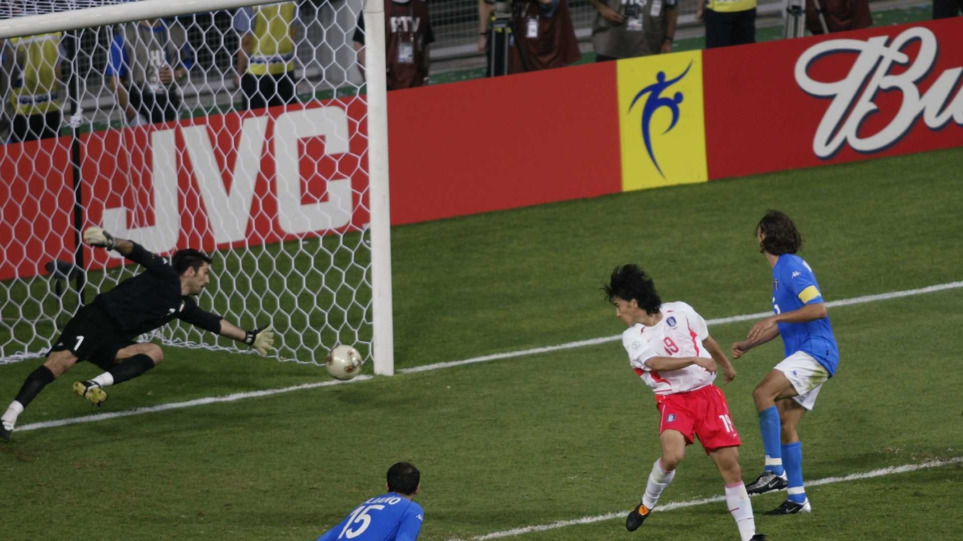 2019-10-29-2002-italy-gianluigi-buffon