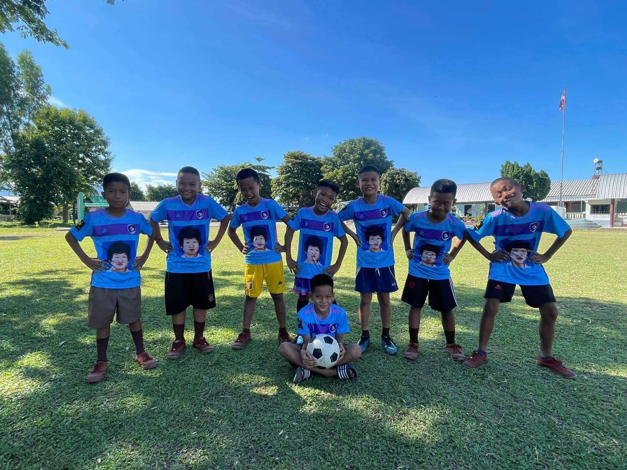 ดีเจอ๋องแอ๋ง สะบัดแผ่น