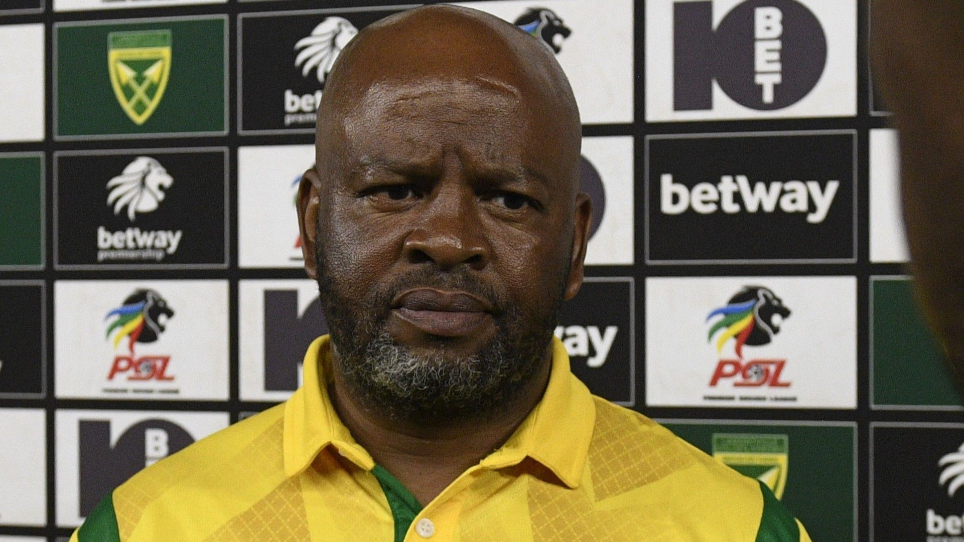 Manqoba Mngqithi, Golden Arrows